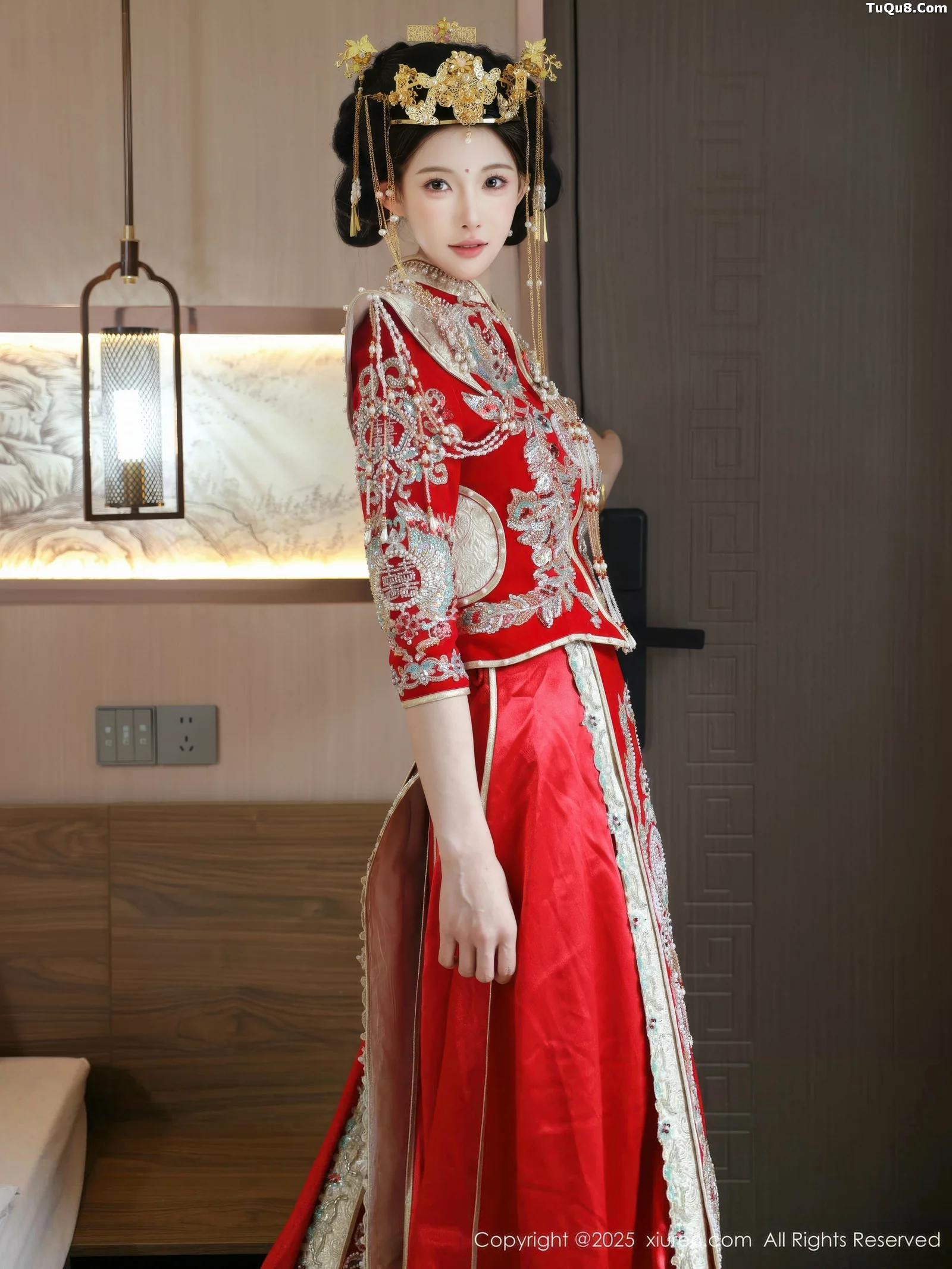 梨霜儿性感红色新娘服饰配肉色丝袜秀丰腴身材迷人绝美写真 第 16 张