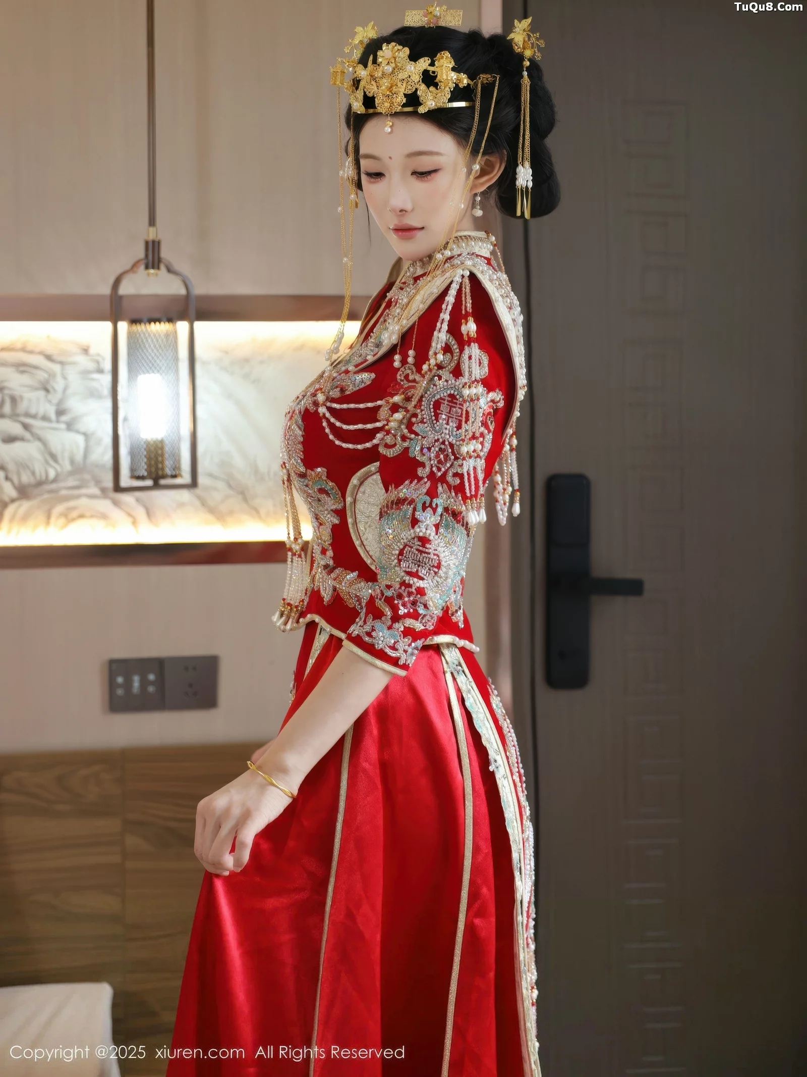 梨霜儿性感红色新娘服饰配肉色丝袜秀丰腴身材迷人绝美写真 第 18 张