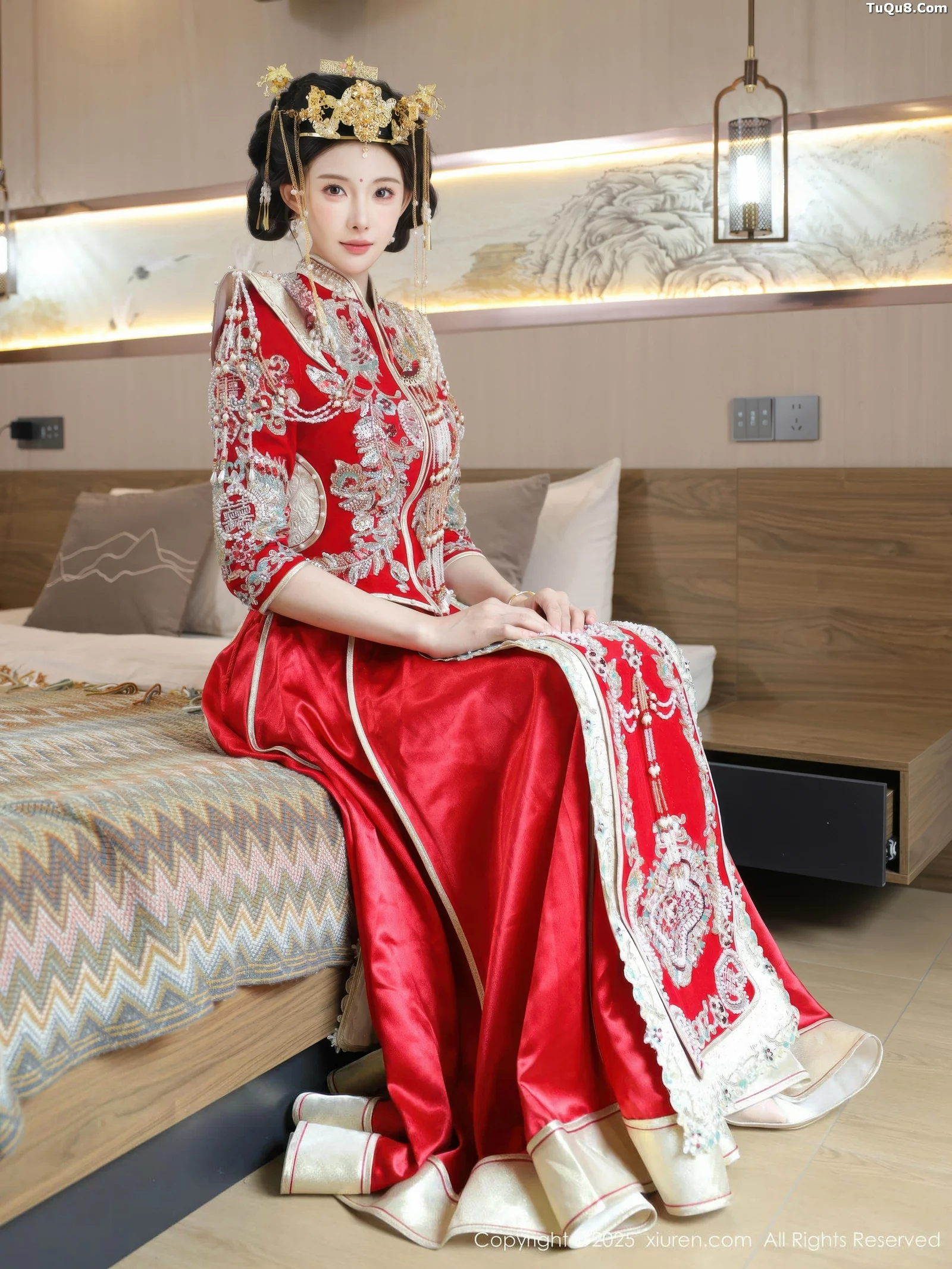 梨霜儿性感红色新娘服饰配肉色丝袜秀丰腴身材迷人绝美写真 第 2 张