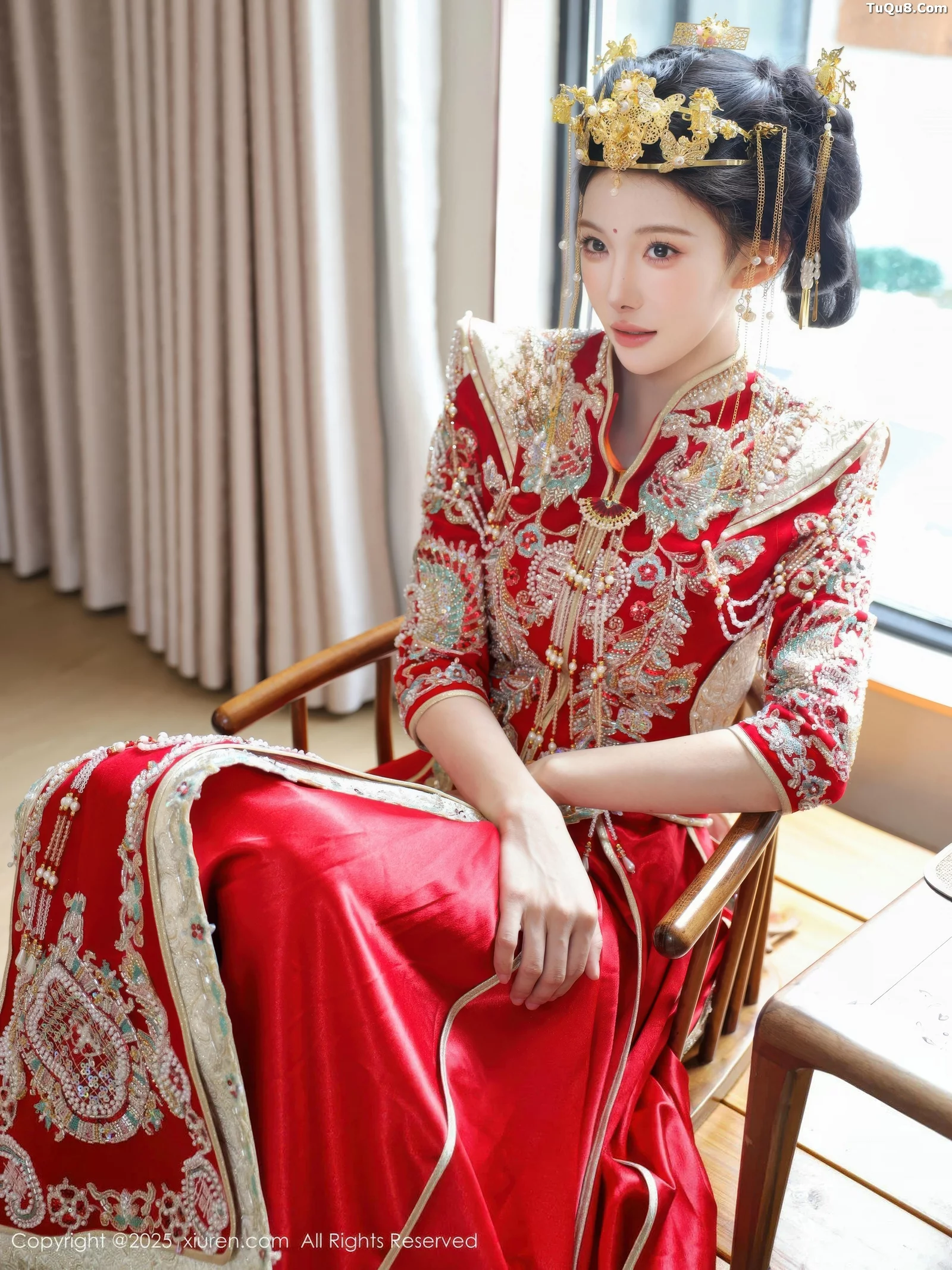 梨霜儿性感红色新娘服饰配肉色丝袜秀丰腴身材迷人绝美写真 第 25 张