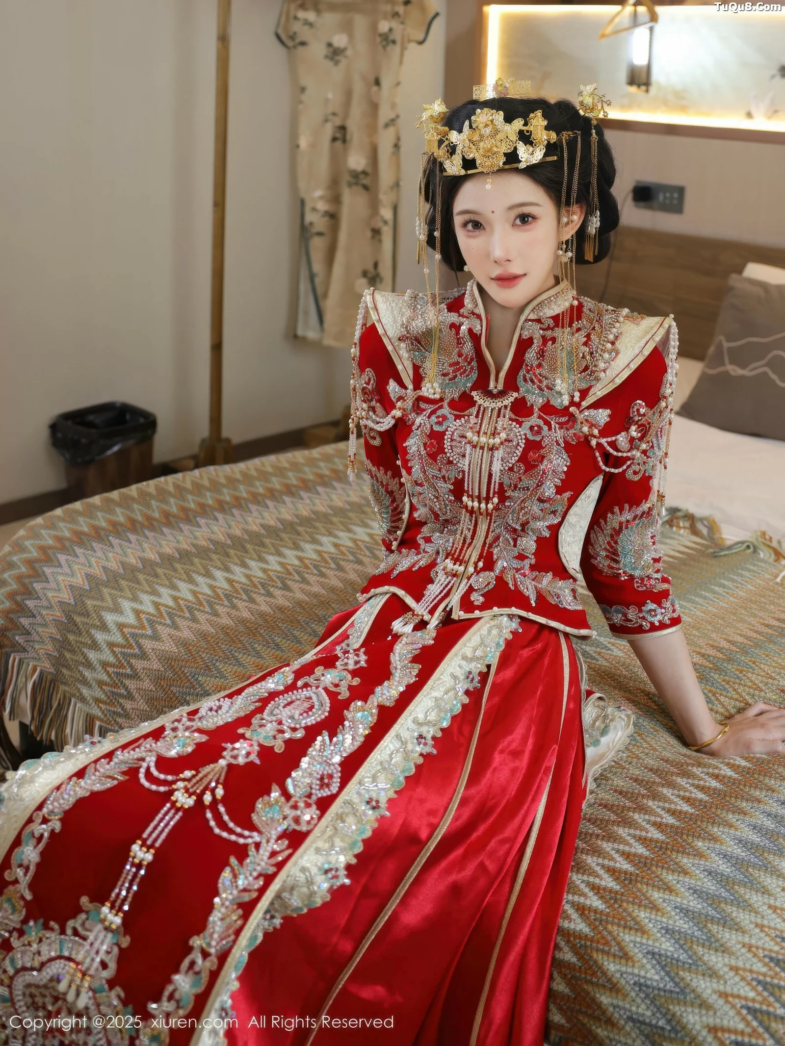 梨霜儿性感红色新娘服饰配肉色丝袜秀丰腴身材迷人绝美写真 第 28 张