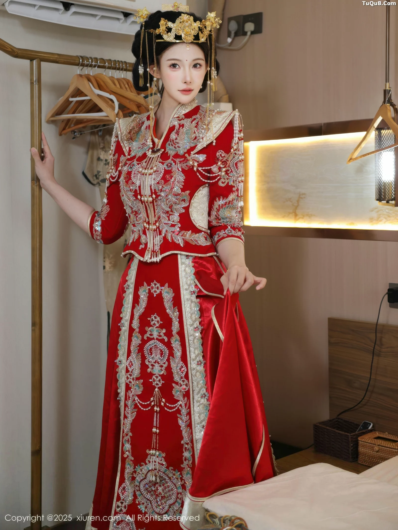梨霜儿性感红色新娘服饰配肉色丝袜秀丰腴身材迷人绝美写真 第 32 张