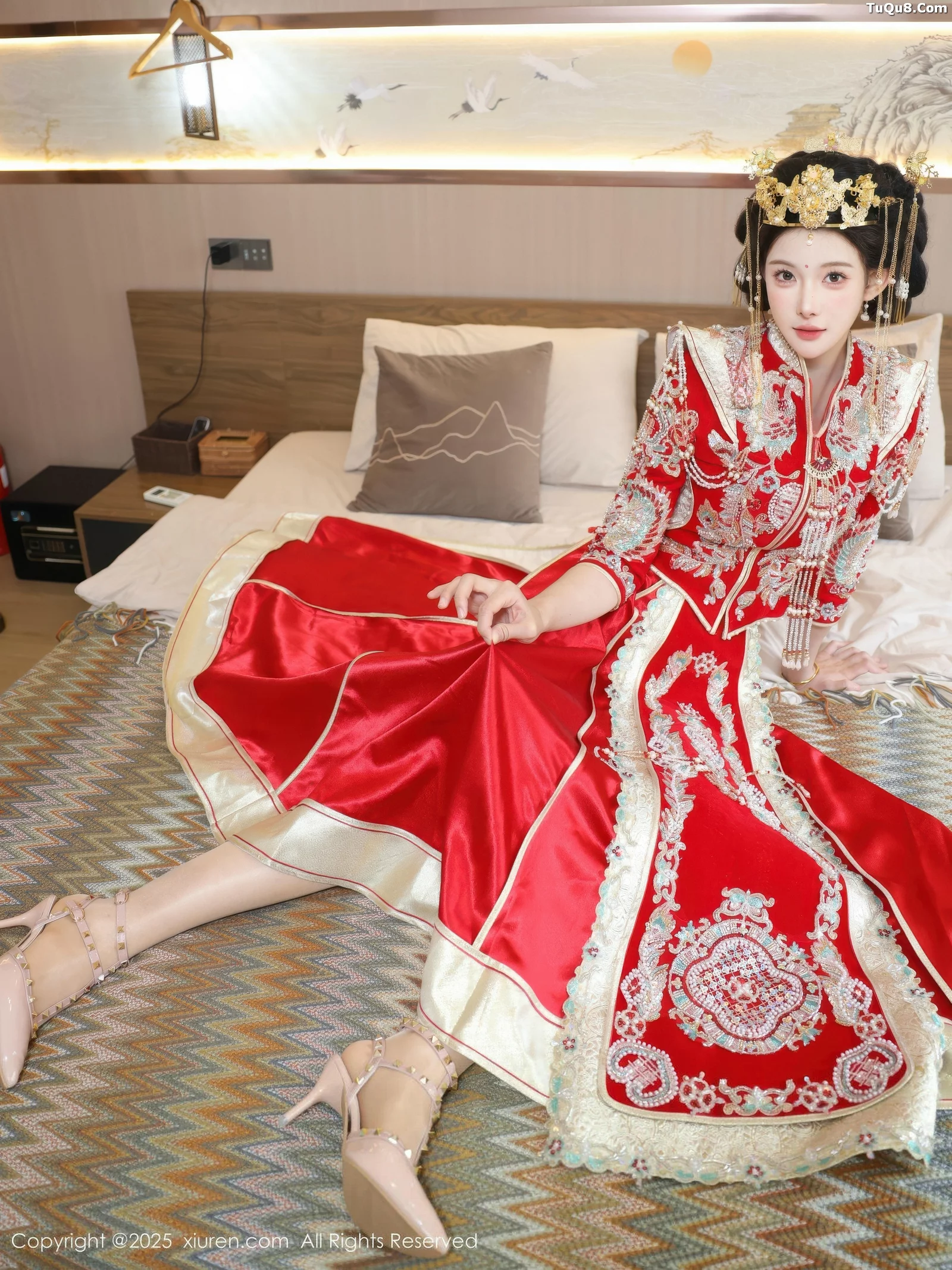 梨霜儿性感红色新娘服饰配肉色丝袜秀丰腴身材迷人绝美写真 第 43 张