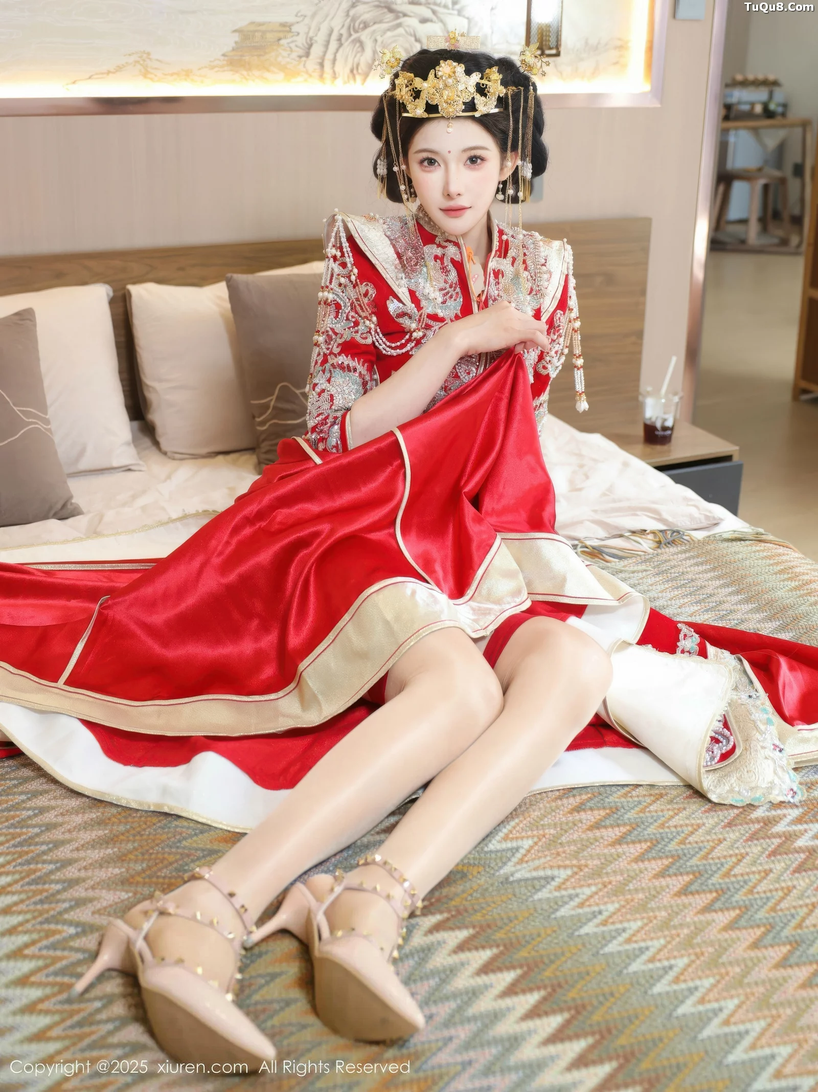 梨霜儿性感红色新娘服饰配肉色丝袜秀丰腴身材迷人绝美写真 第 46 张