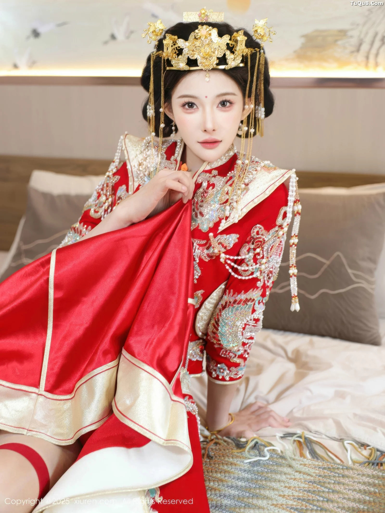 梨霜儿性感红色新娘服饰配肉色丝袜秀丰腴身材迷人绝美写真 第 52 张