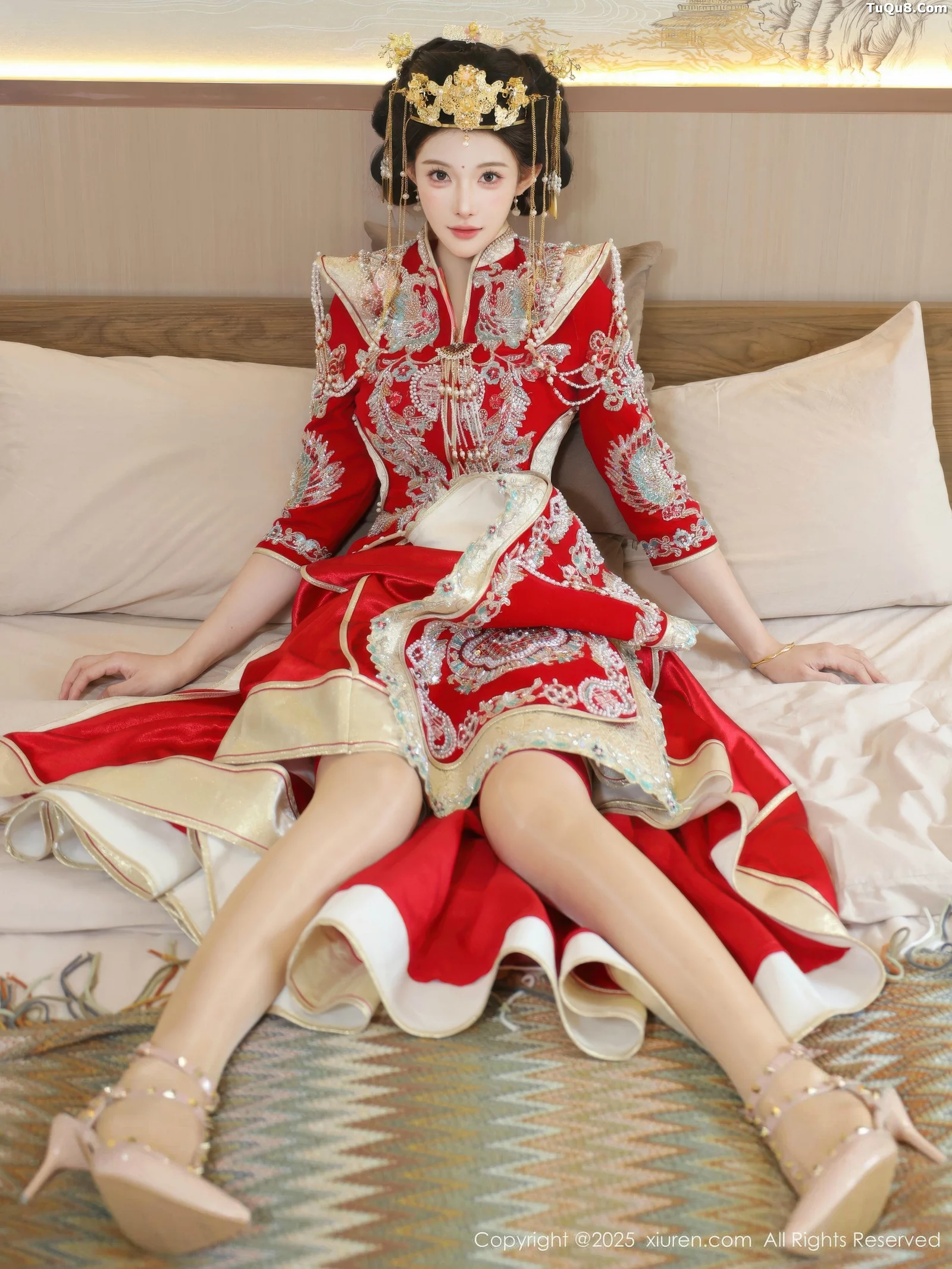 梨霜儿性感红色新娘服饰配肉色丝袜秀丰腴身材迷人绝美写真 第 53 张