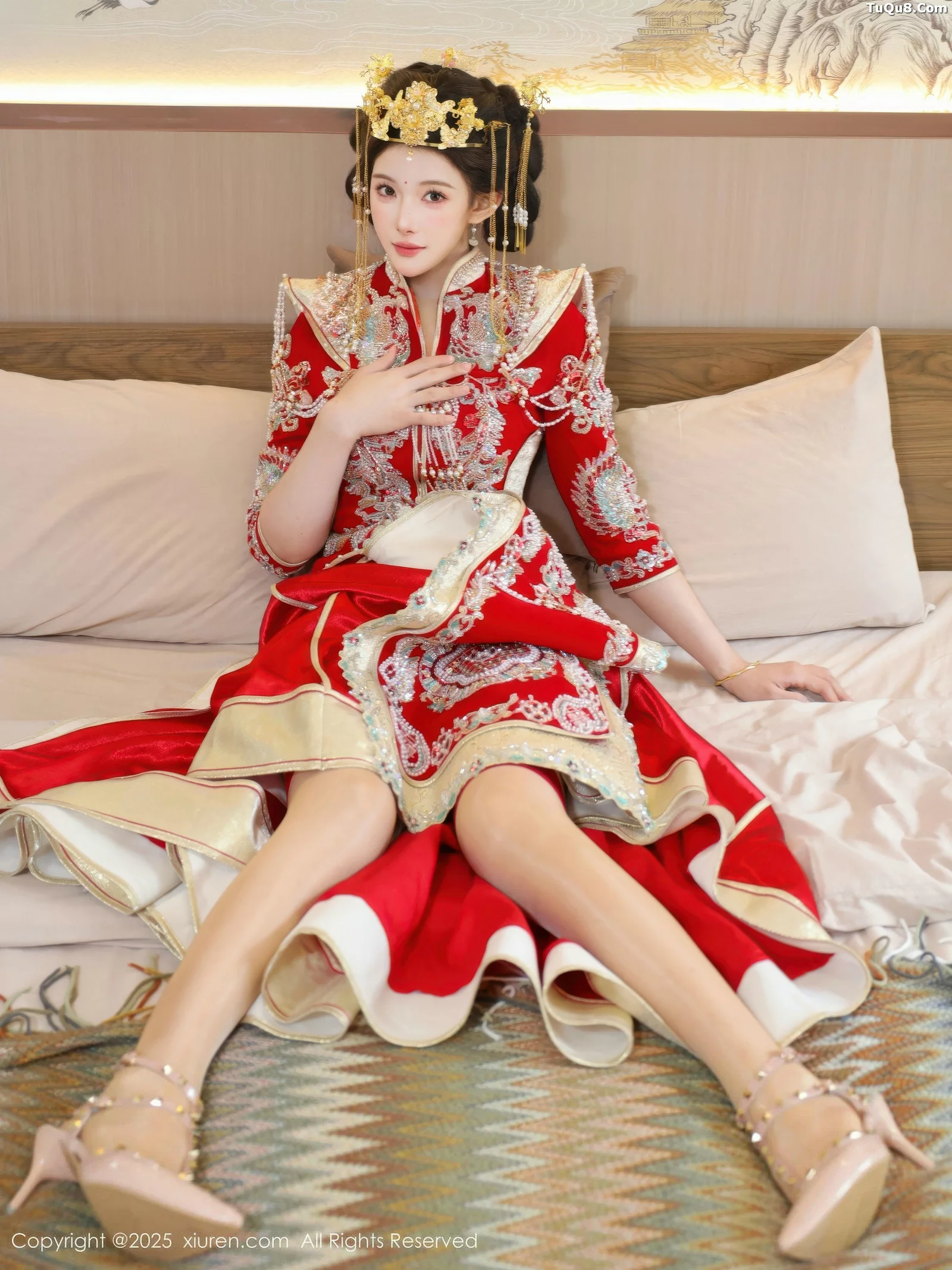 梨霜儿性感红色新娘服饰配肉色丝袜秀丰腴身材迷人绝美写真 第 55 张