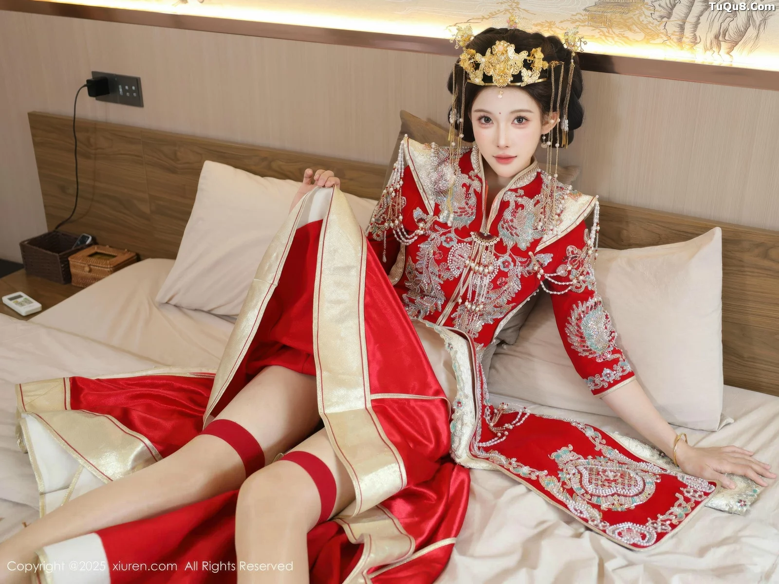 梨霜儿性感红色新娘服饰配肉色丝袜秀丰腴身材迷人绝美写真 第 61 张