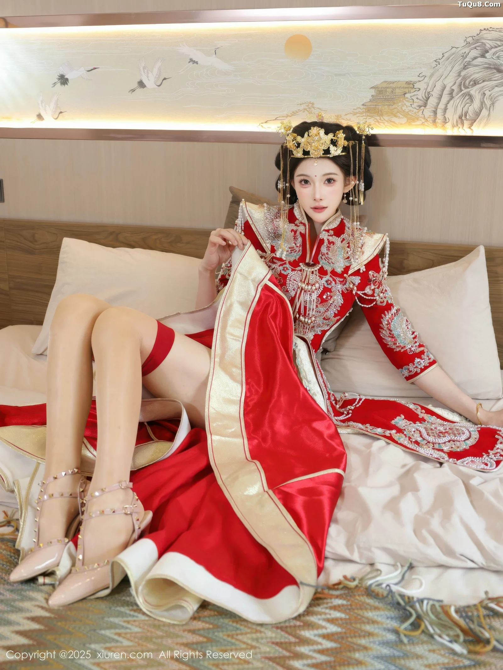 梨霜儿性感红色新娘服饰配肉色丝袜秀丰腴身材迷人绝美写真 第 64 张
