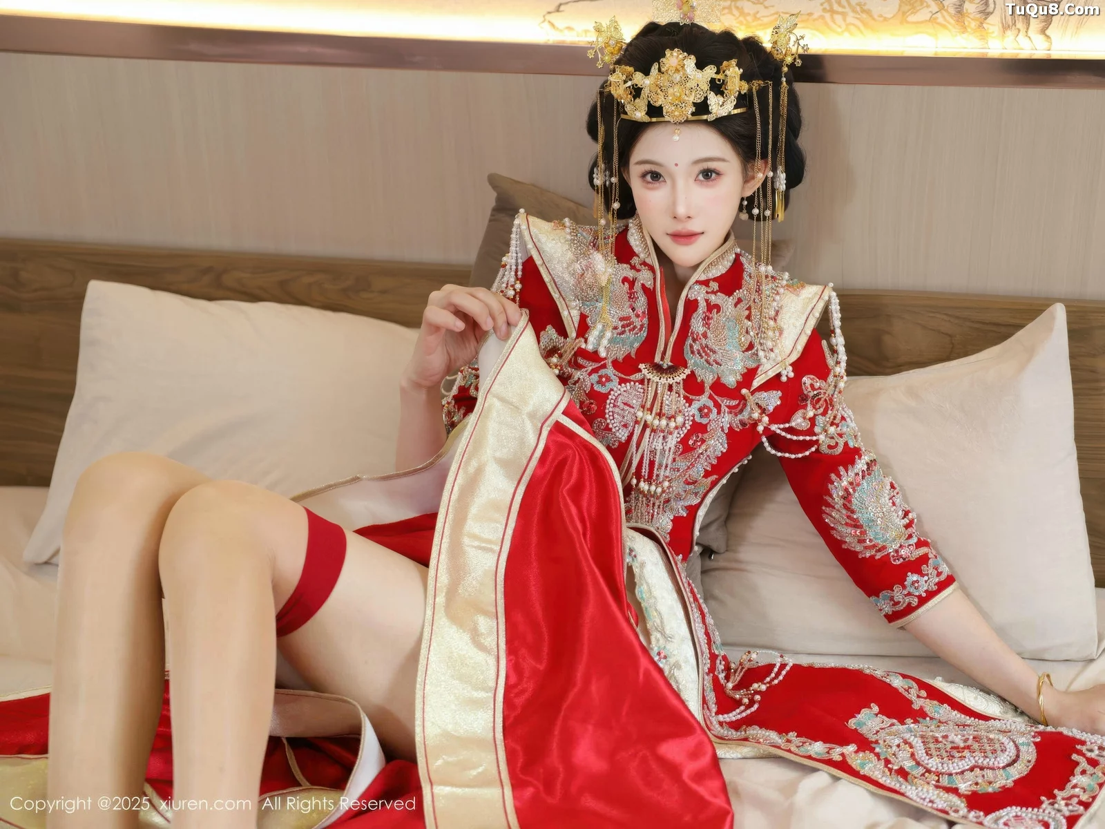 梨霜儿性感红色新娘服饰配肉色丝袜秀丰腴身材迷人绝美写真 第 65 张