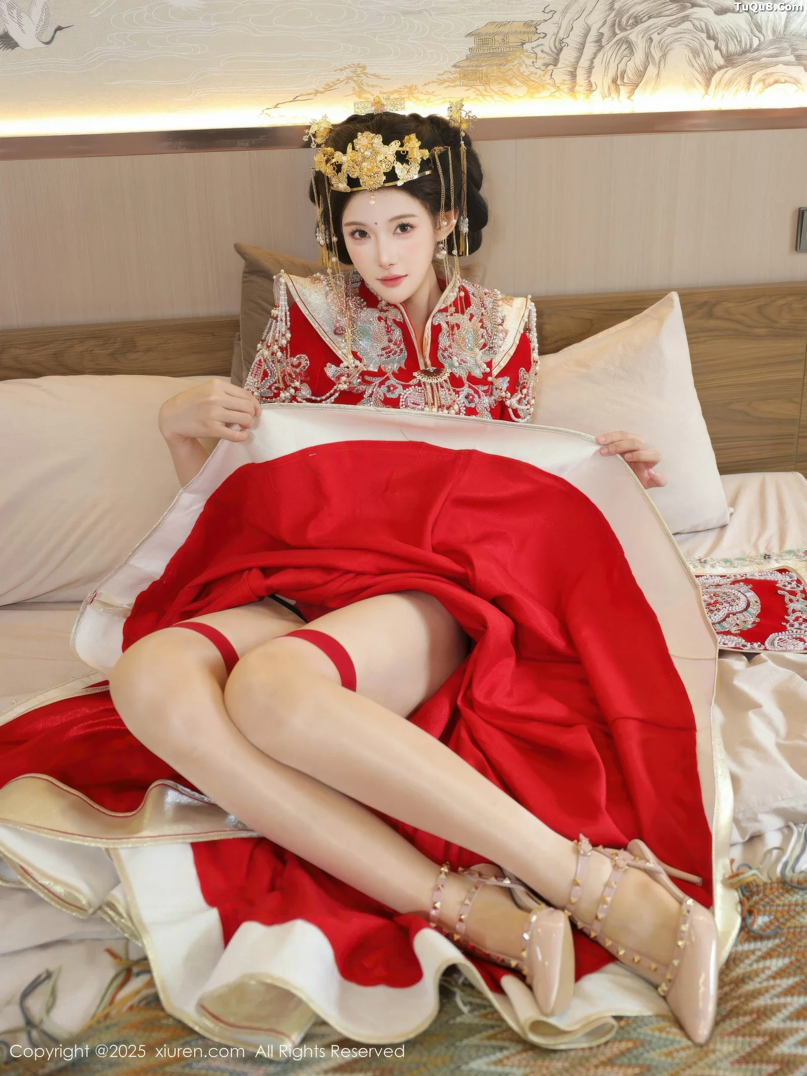 梨霜儿性感红色新娘服饰配肉色丝袜秀丰腴身材迷人绝美写真 第 67 张