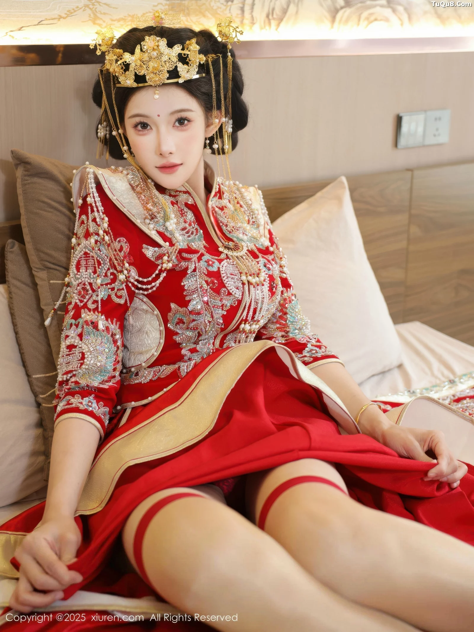 梨霜儿性感红色新娘服饰配肉色丝袜秀丰腴身材迷人绝美写真 第 69 张