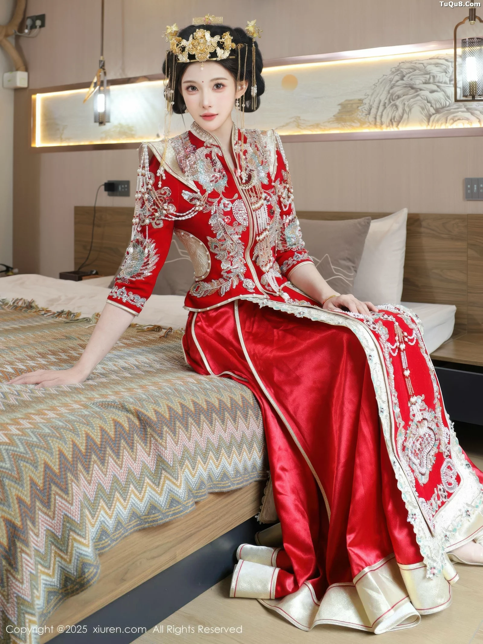 梨霜儿性感红色新娘服饰配肉色丝袜秀丰腴身材迷人绝美写真 第 7 张