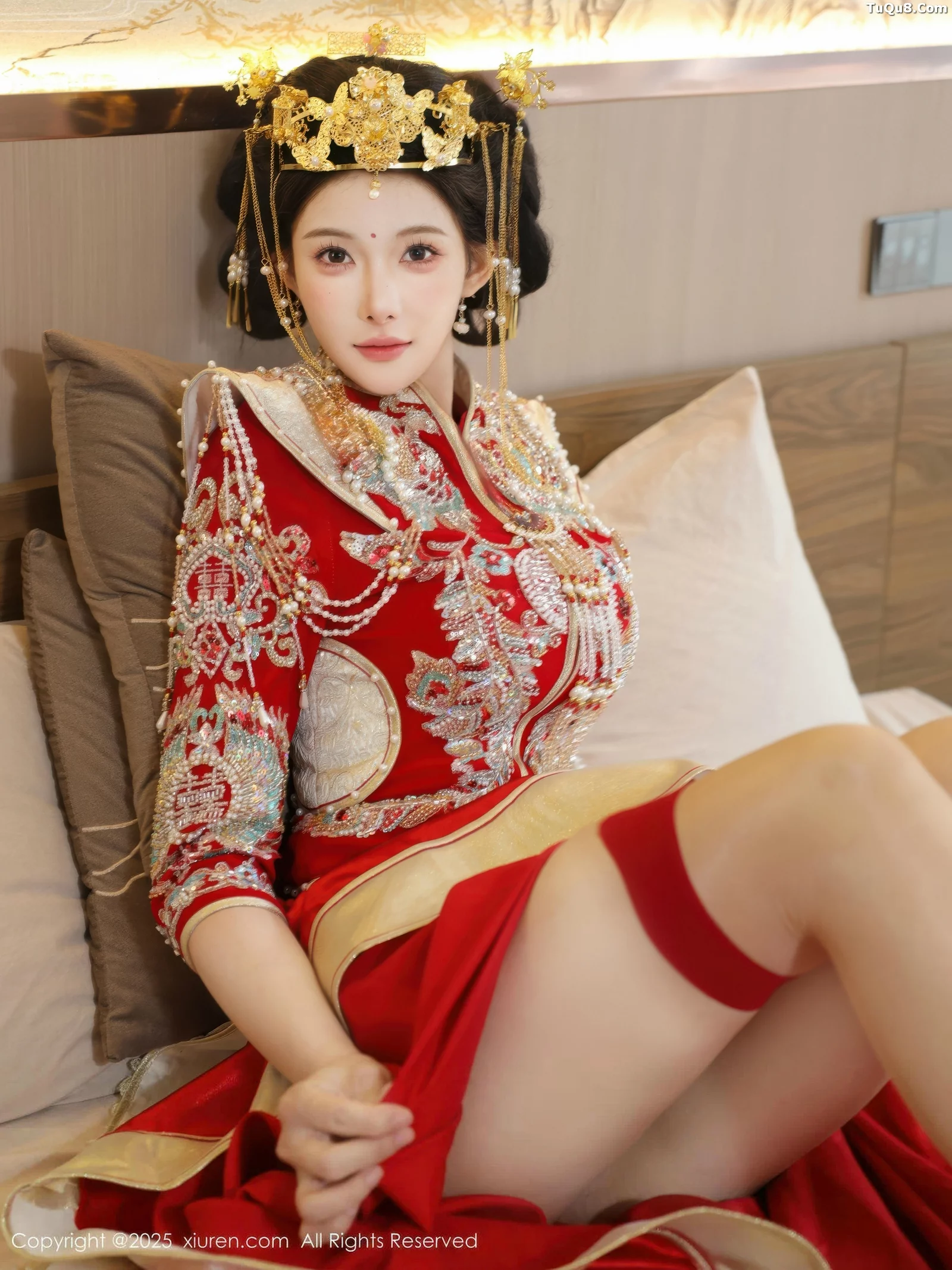 梨霜儿性感红色新娘服饰配肉色丝袜秀丰腴身材迷人绝美写真 第 73 张