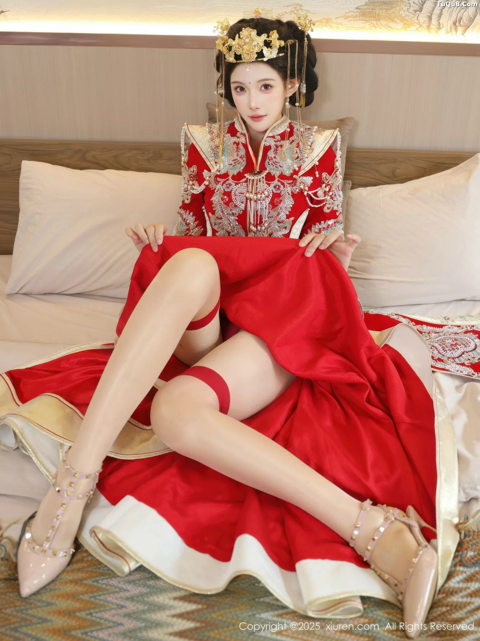 梨霜儿性感红色新娘服饰配肉色丝袜秀丰腴身材迷人绝美写真 第 81 张