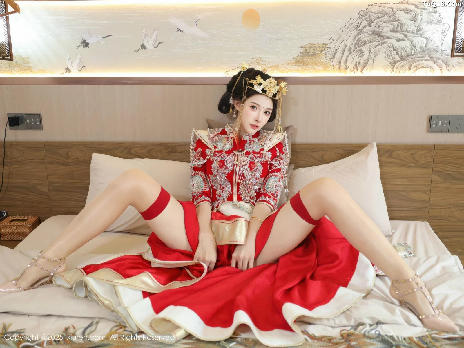 梨霜儿性感红色新娘服饰配肉色丝袜秀丰腴身材迷人绝美写真 第 87 张