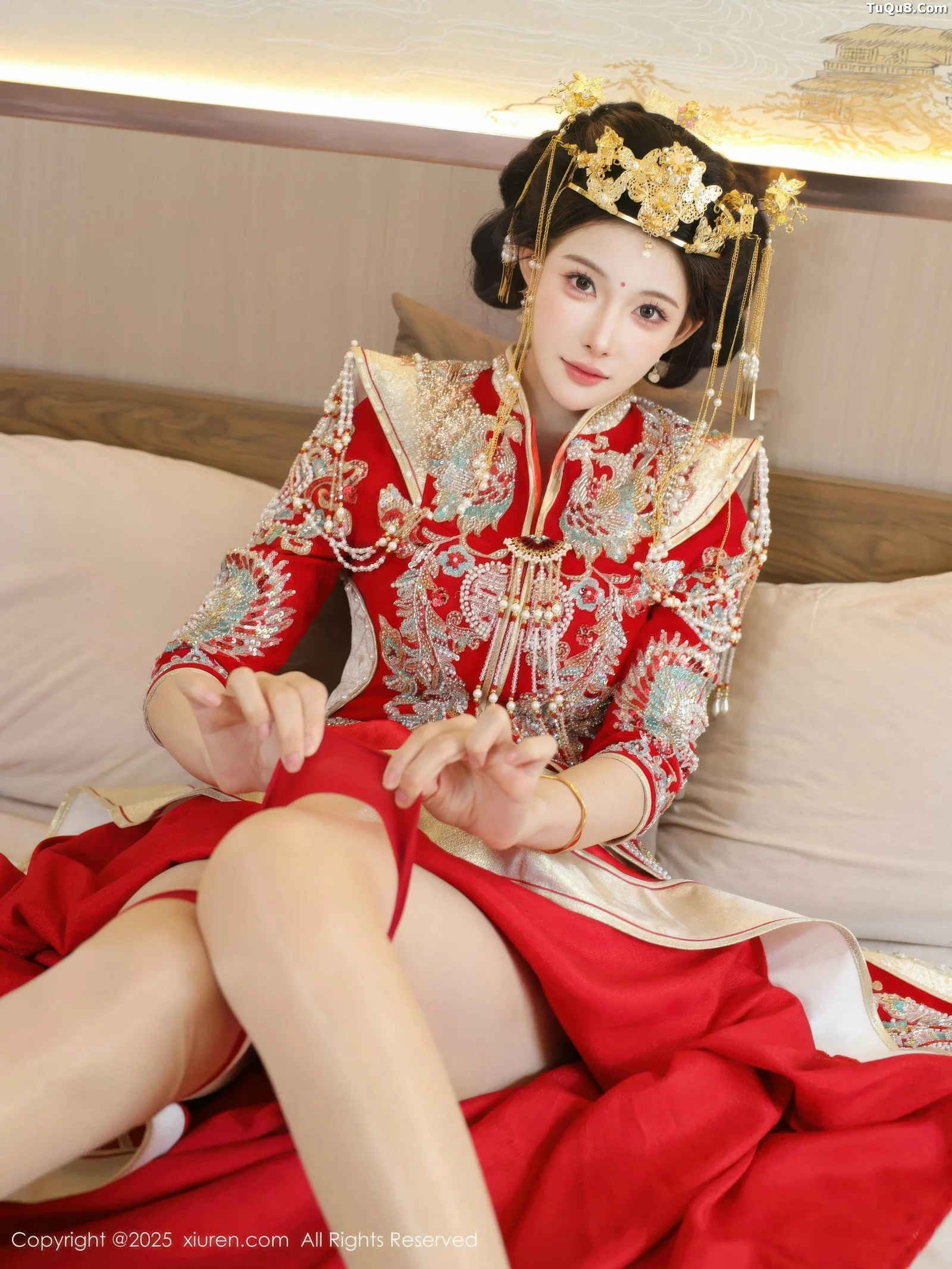 梨霜儿性感红色新娘服饰配肉色丝袜秀丰腴身材迷人绝美写真 第 93 张