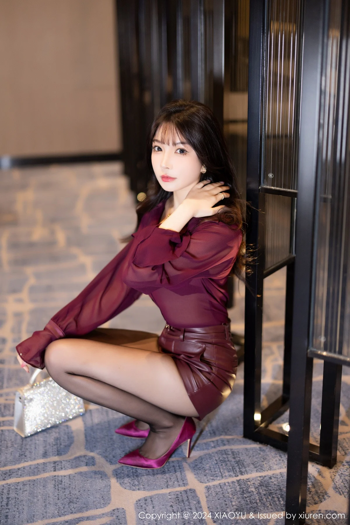 徐莉芝Booty紫红轻透上衣+性感紫红内衣秀曼妙身姿绝美写真 第 15 张