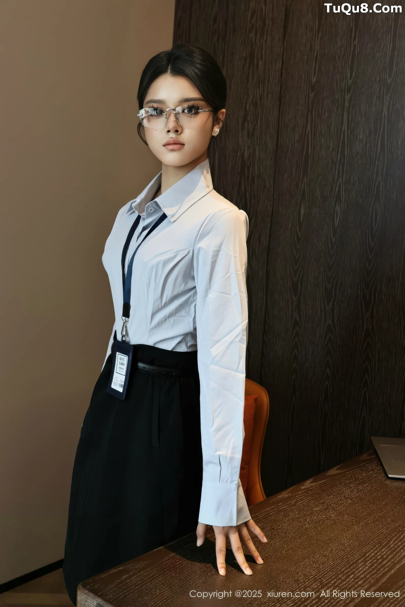 糯梨子性感蓝色衬衫配黑短裙露超薄肉丝秀曼妙身姿绝美写真 第 10 张