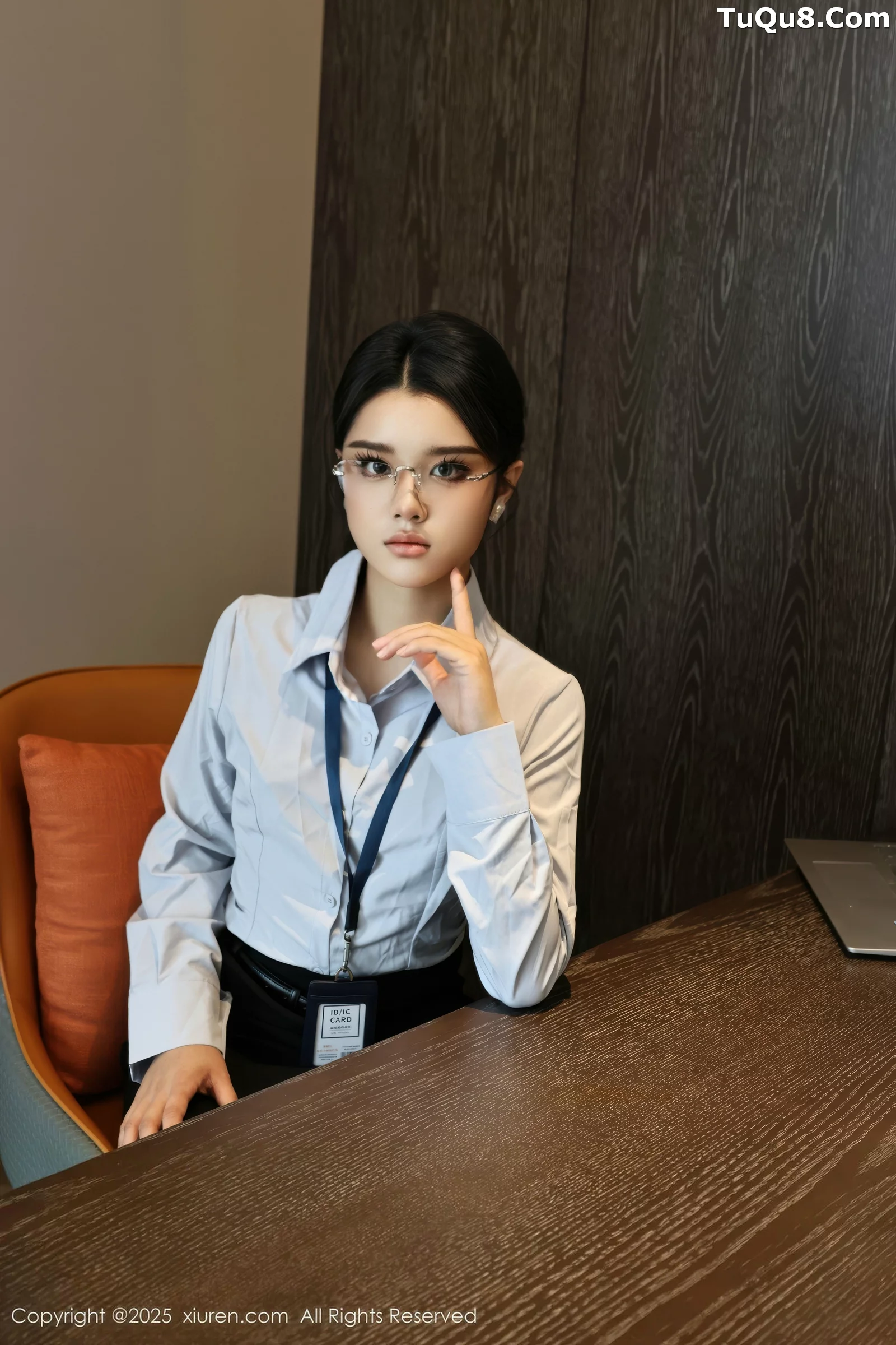 糯梨子性感蓝色衬衫配黑短裙露超薄肉丝秀曼妙身姿绝美写真 第 7 张