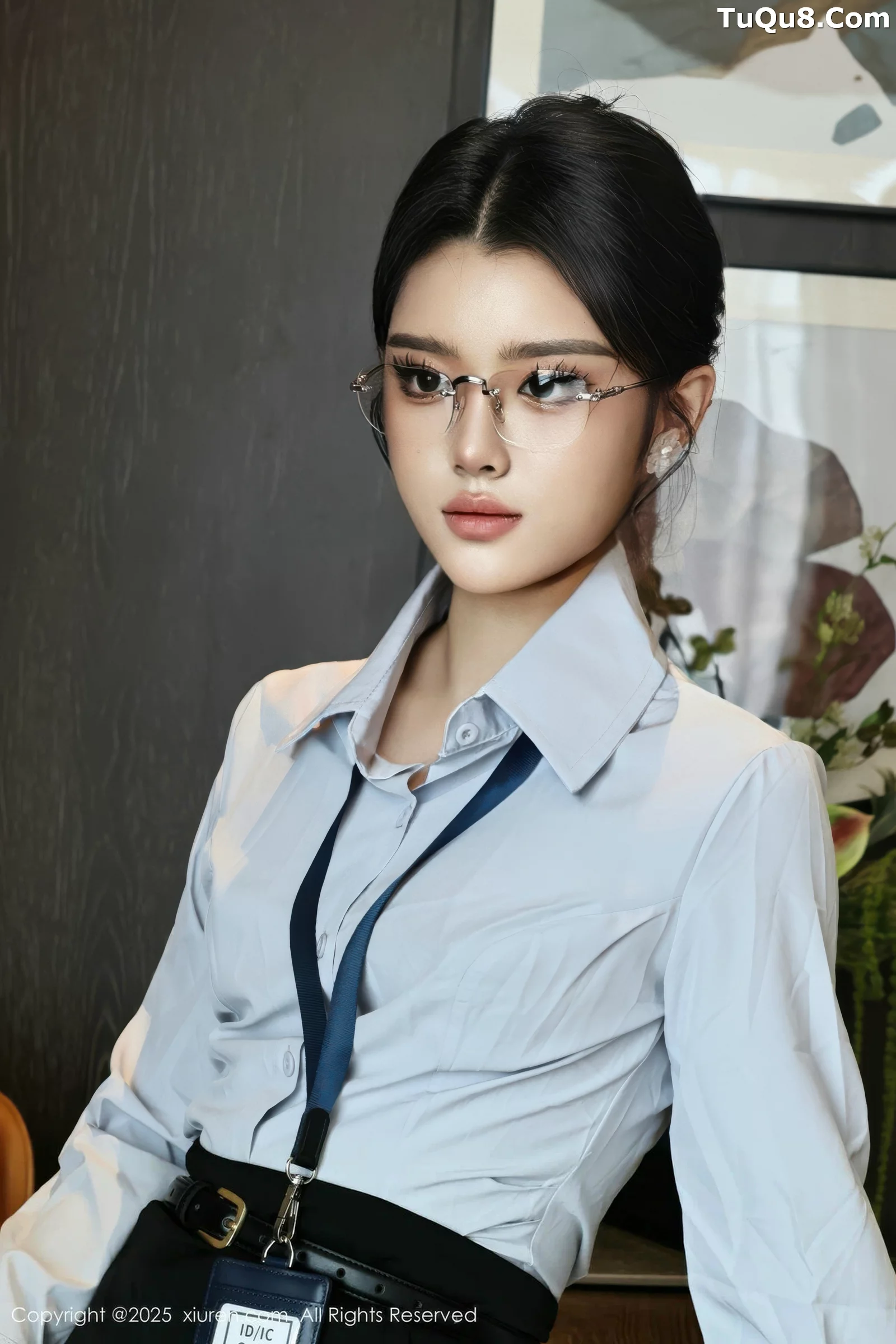 糯梨子性感蓝色衬衫配黑短裙露超薄肉丝秀曼妙身姿绝美写真 第 74 张