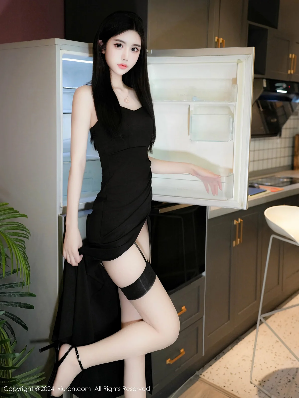 Erikaki性感黑色连衣裙配肉丝吊袜秀曼妙身姿迷人美腿写真 第 107 张
