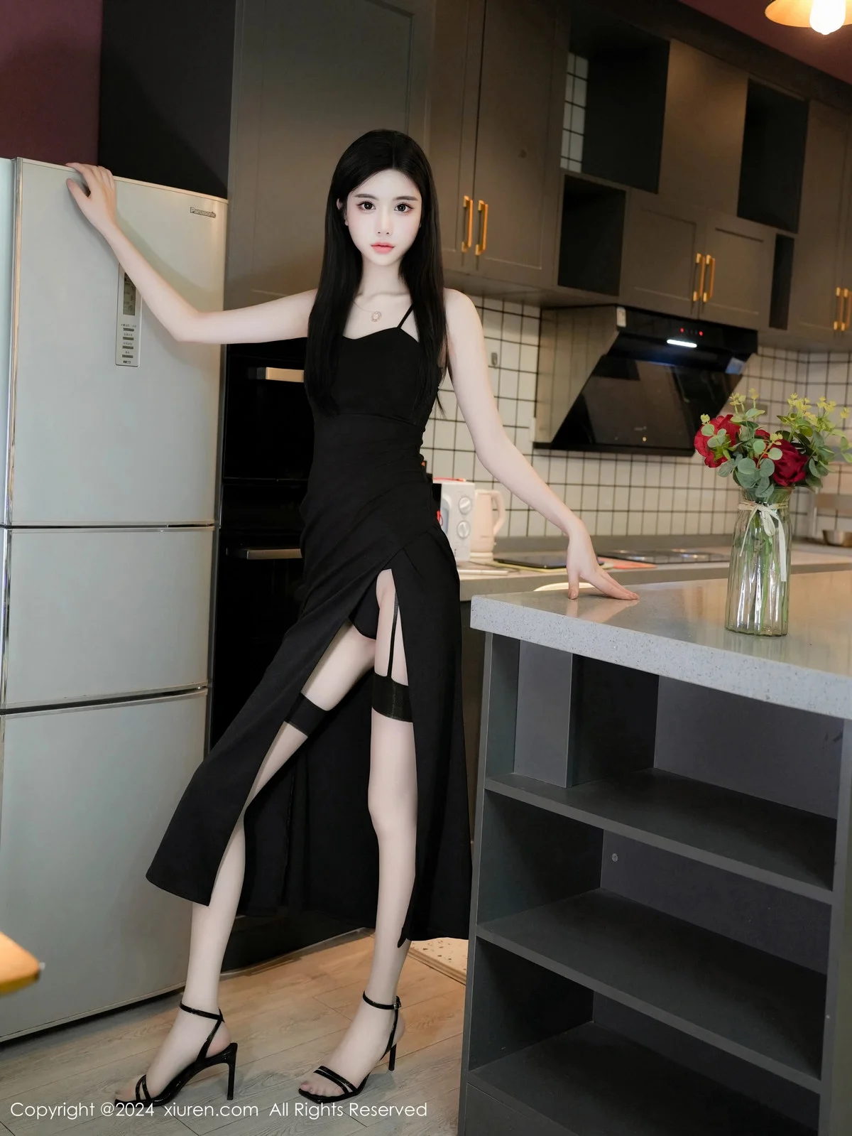 Erikaki性感黑色连衣裙配肉丝吊袜秀曼妙身姿迷人美腿写真 第 60 张