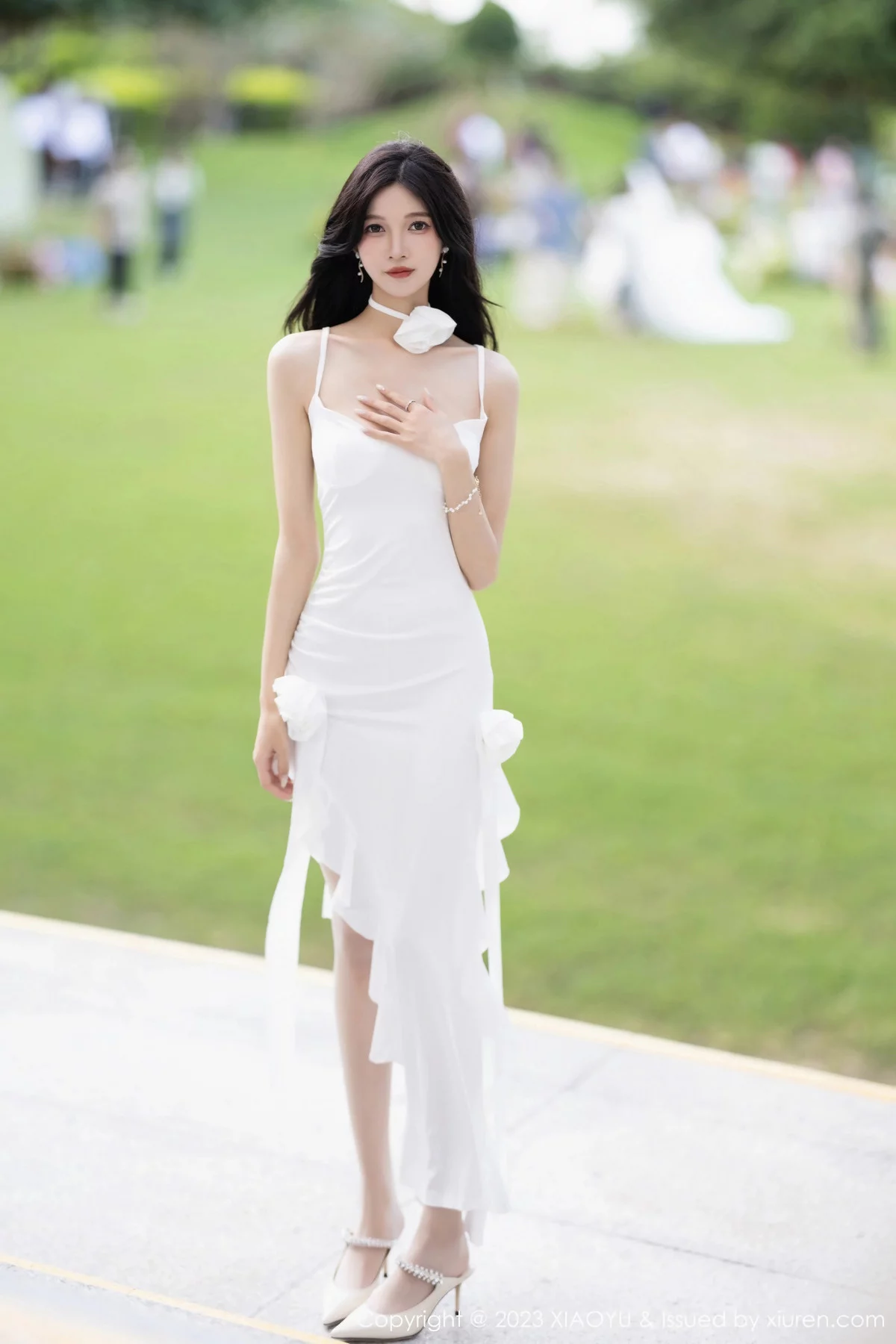 程程程白色吊带裙+性感黑色轻透情趣服秀苗条身材绝美写真 第 12 张