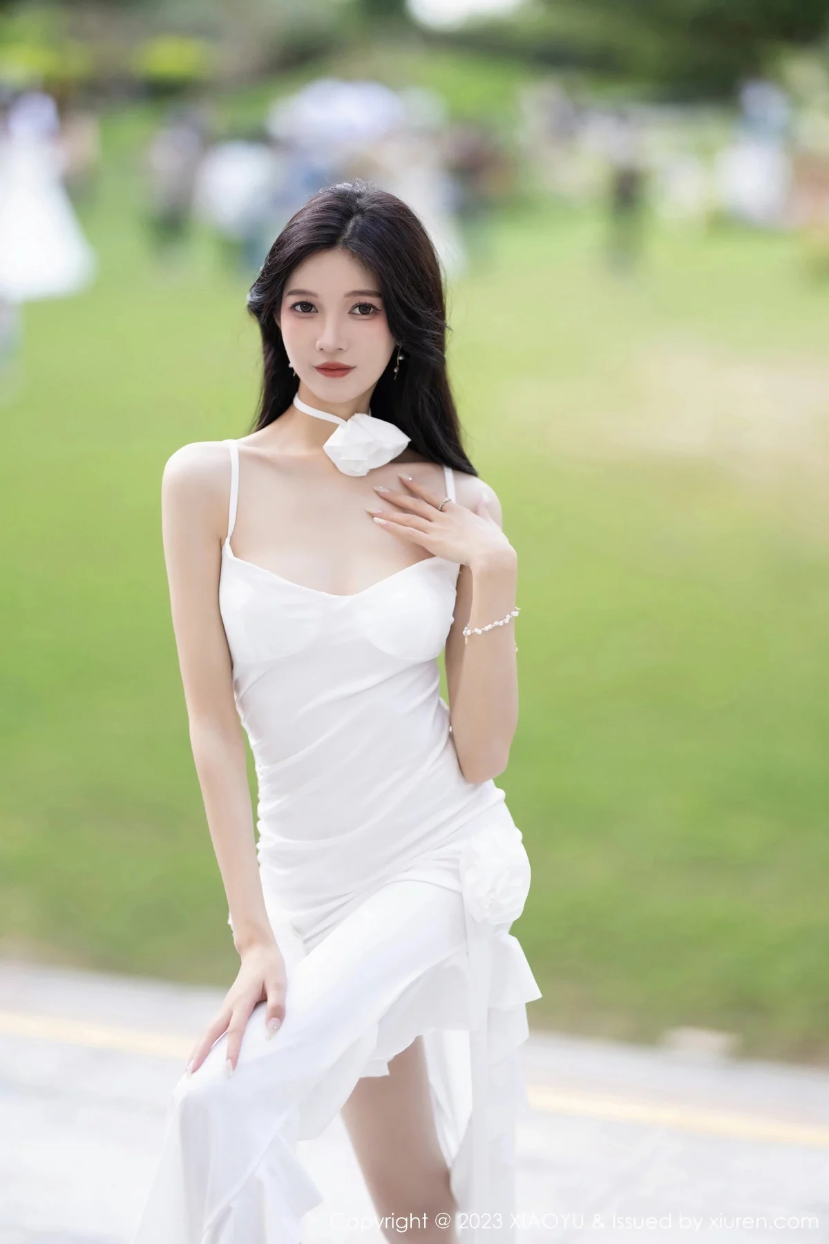 程程程白色吊带裙+性感黑色轻透情趣服秀苗条身材绝美写真 第 15 张