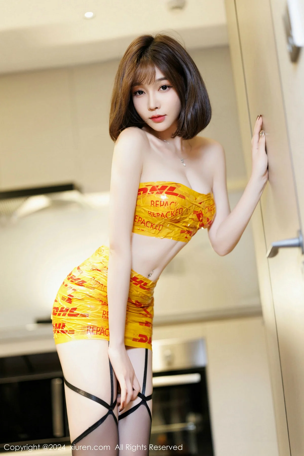 徐莉芝Booty性感黄色胶布+黑色情趣内衣秀完美身材绝美写真 第 49 张