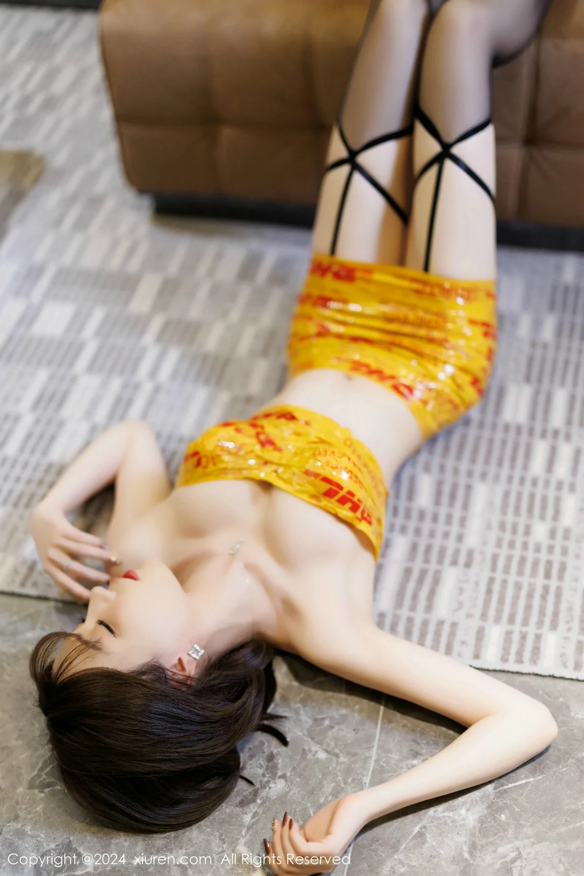 徐莉芝Booty性感黄色胶布+黑色情趣内衣秀完美身材绝美写真 第 62 张