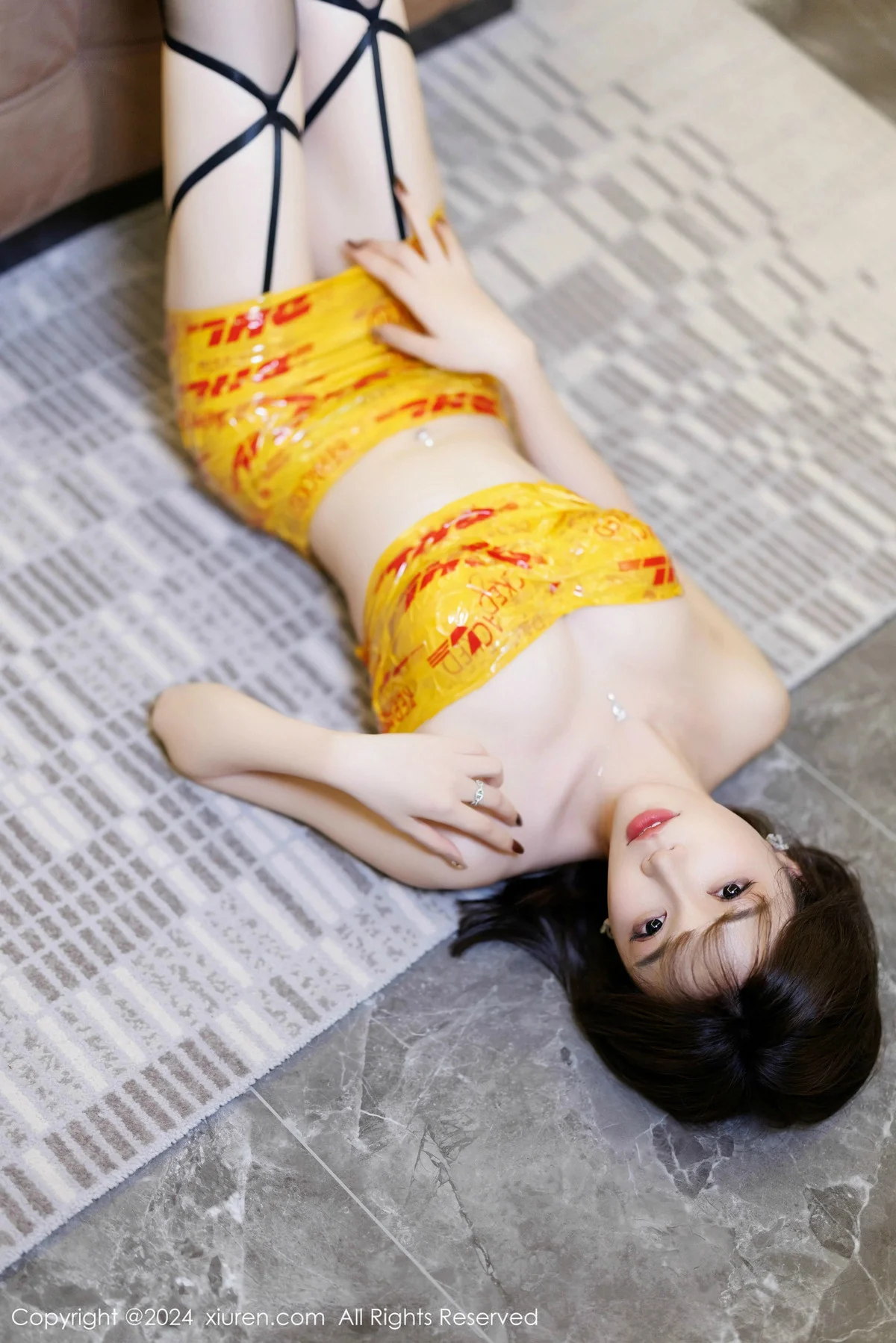 徐莉芝Booty性感黄色胶布+黑色情趣内衣秀完美身材绝美写真 第 68 张