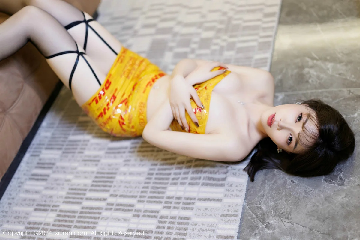 徐莉芝Booty性感黄色胶布+黑色情趣内衣秀完美身材绝美写真 第 69 张