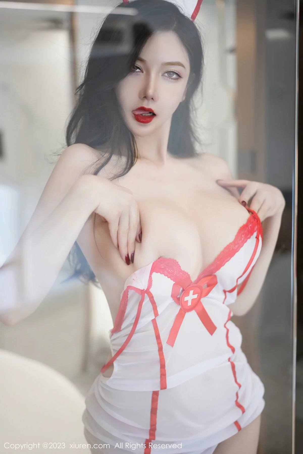 心妍小公主性感白色轻透情趣护士服秀丰满身材惹火绝美写真 第 68 张