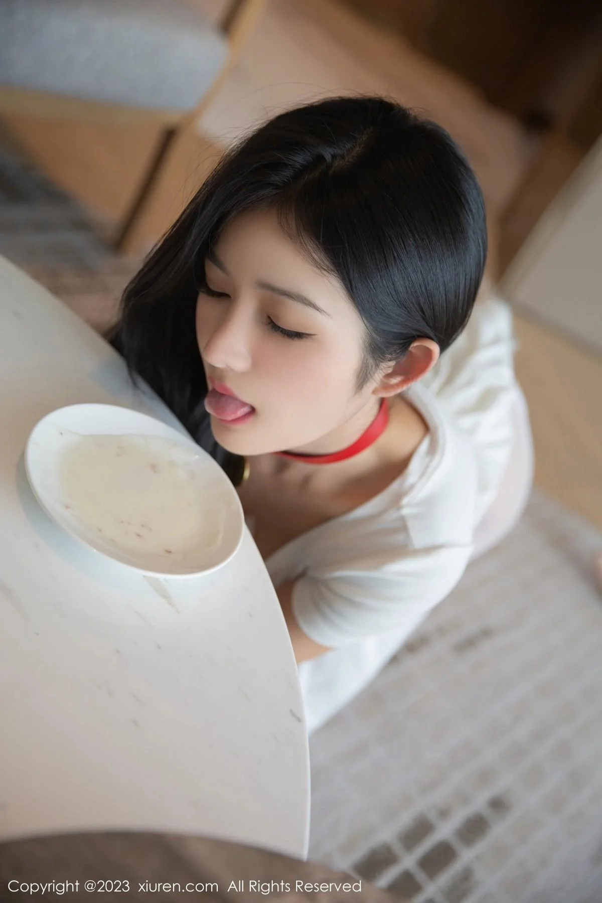 谭小灵小猫咪扮演性感白色上衣配开档白丝秀翘臀绝美写真 第 9 张
