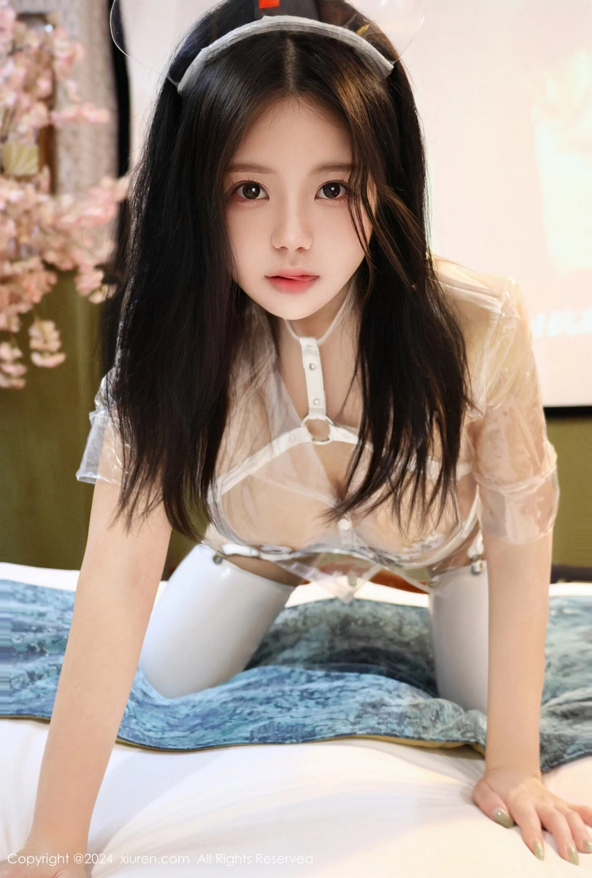 小薯条nienie性感花色睡衣+透明胶衣短裙秀惹火身材绝美写真 第 14 张
