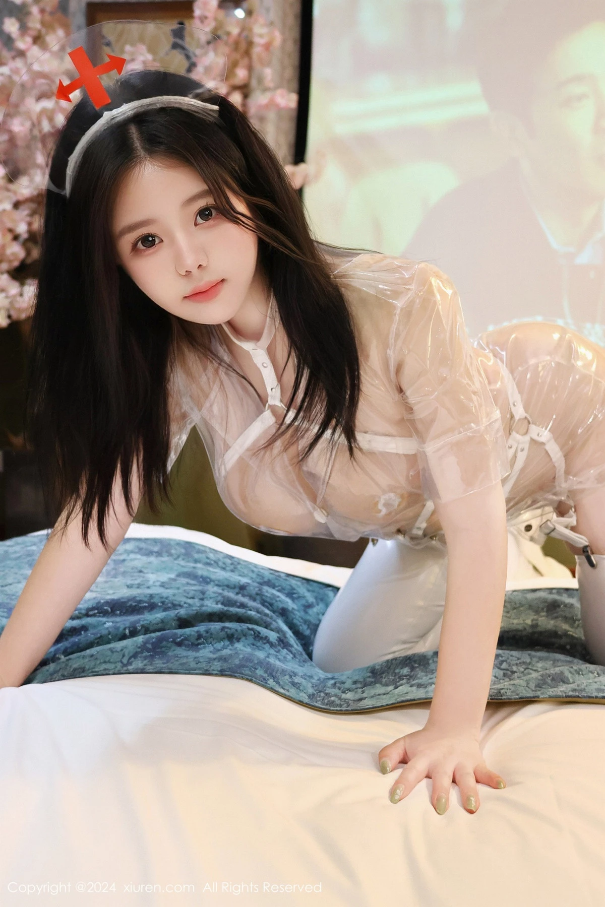 小薯条nienie性感花色睡衣+透明胶衣短裙秀惹火身材绝美写真 第 24 张
