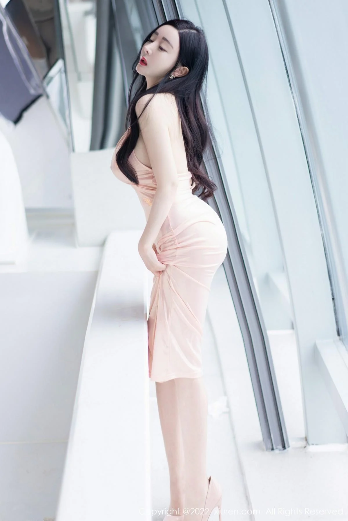 允爾大理旅拍淡粉色连衣裙配超薄肉丝秀豪乳翘臀绝美写真 第 1 张