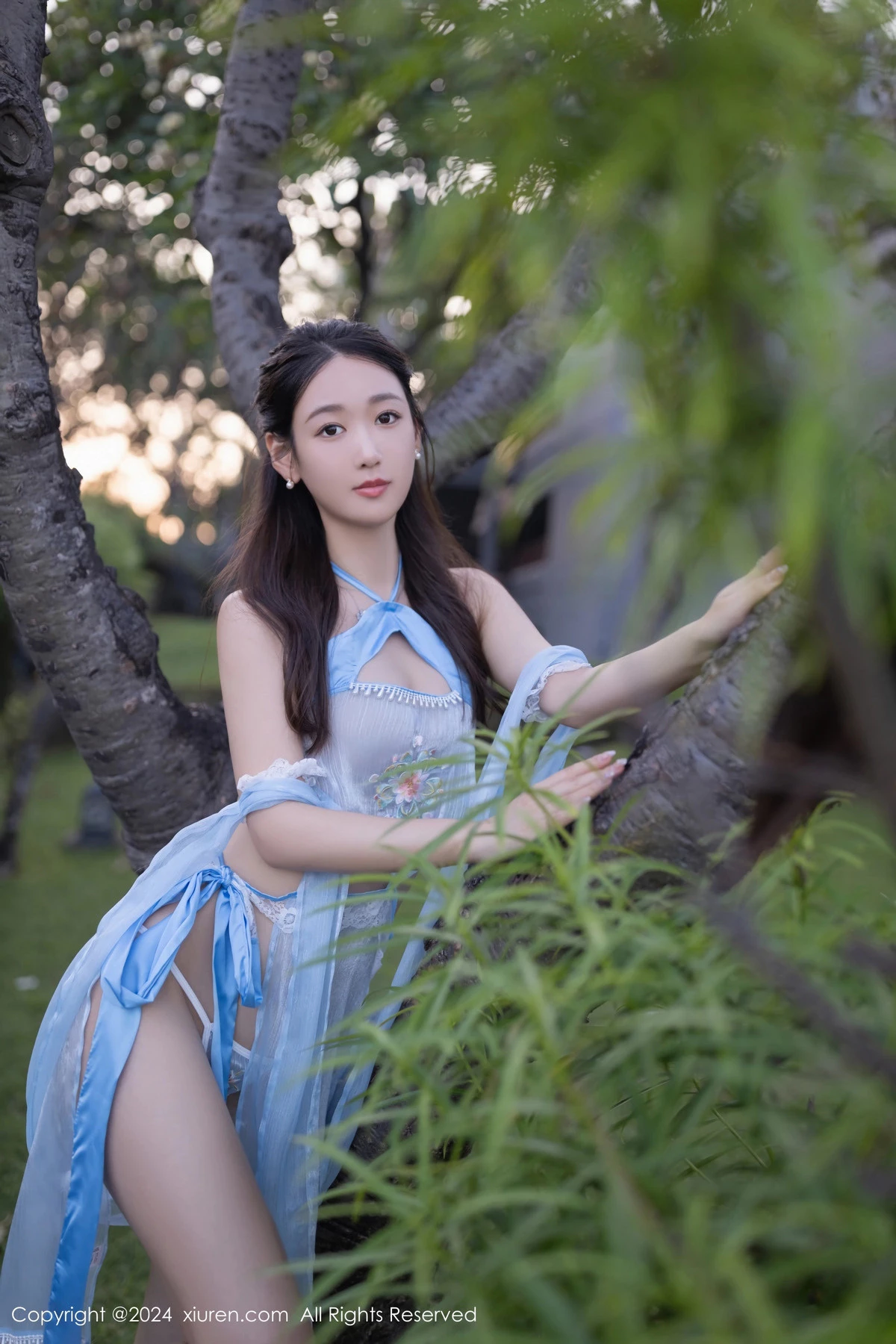 唐安琪户外泳池性感蓝色古装薄纱服饰秀柔美身段绝美写真 第 23 张