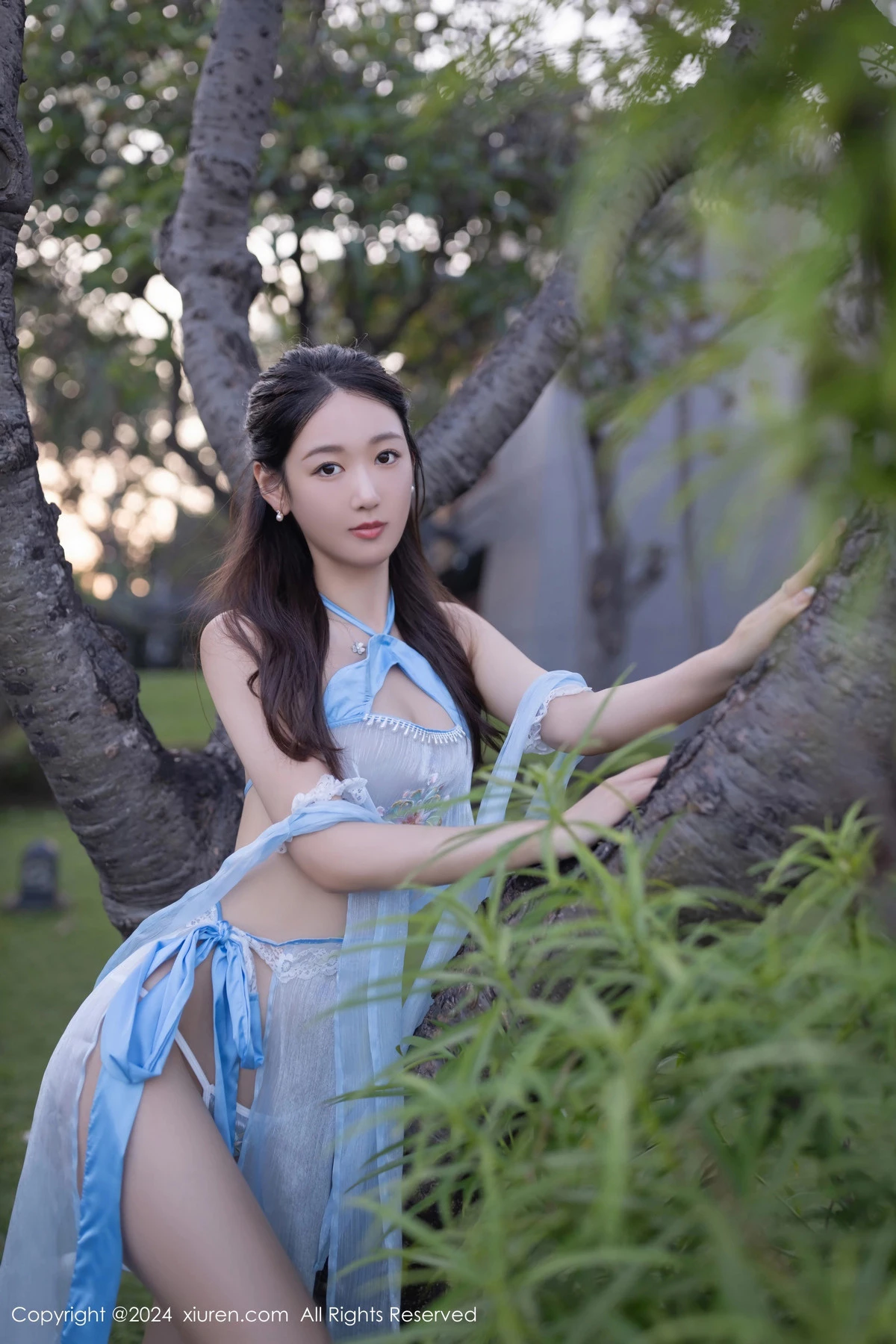唐安琪户外泳池性感蓝色古装薄纱服饰秀柔美身段绝美写真 第 24 张