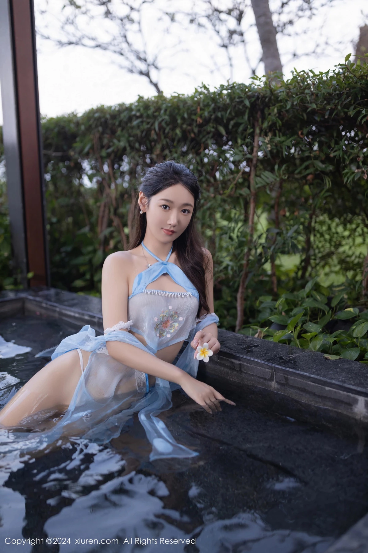 唐安琪户外泳池性感蓝色古装薄纱服饰秀柔美身段绝美写真 第 43 张