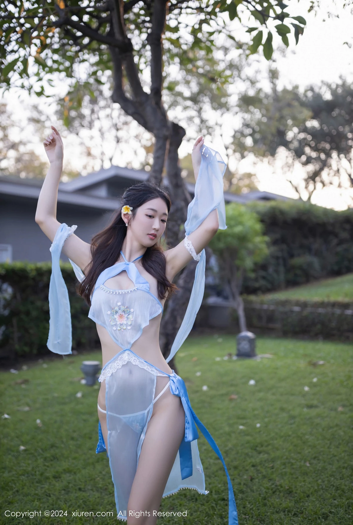 唐安琪户外泳池性感蓝色古装薄纱服饰秀柔美身段绝美写真 第 7 张