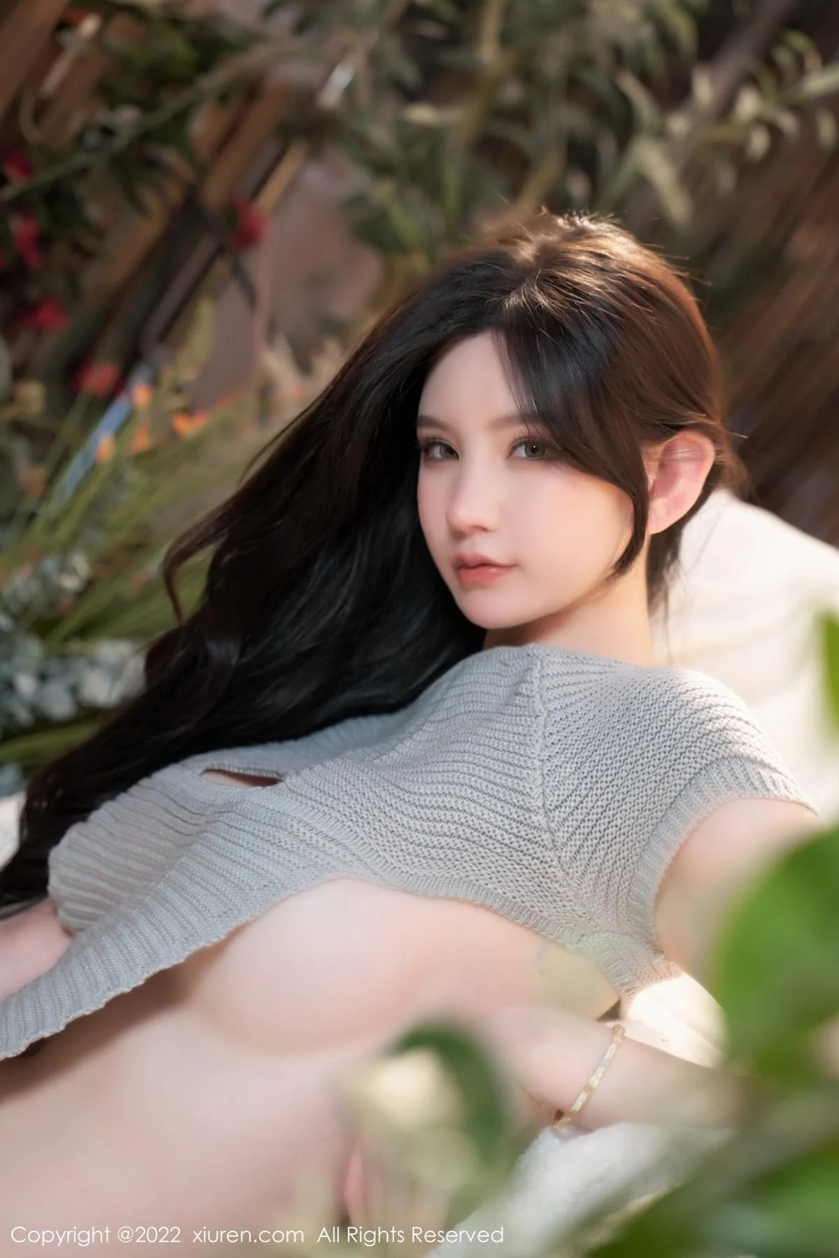周于希Sally私房性感开背毛衣真空秀火辣身材撩人绝美写真 第 15 张