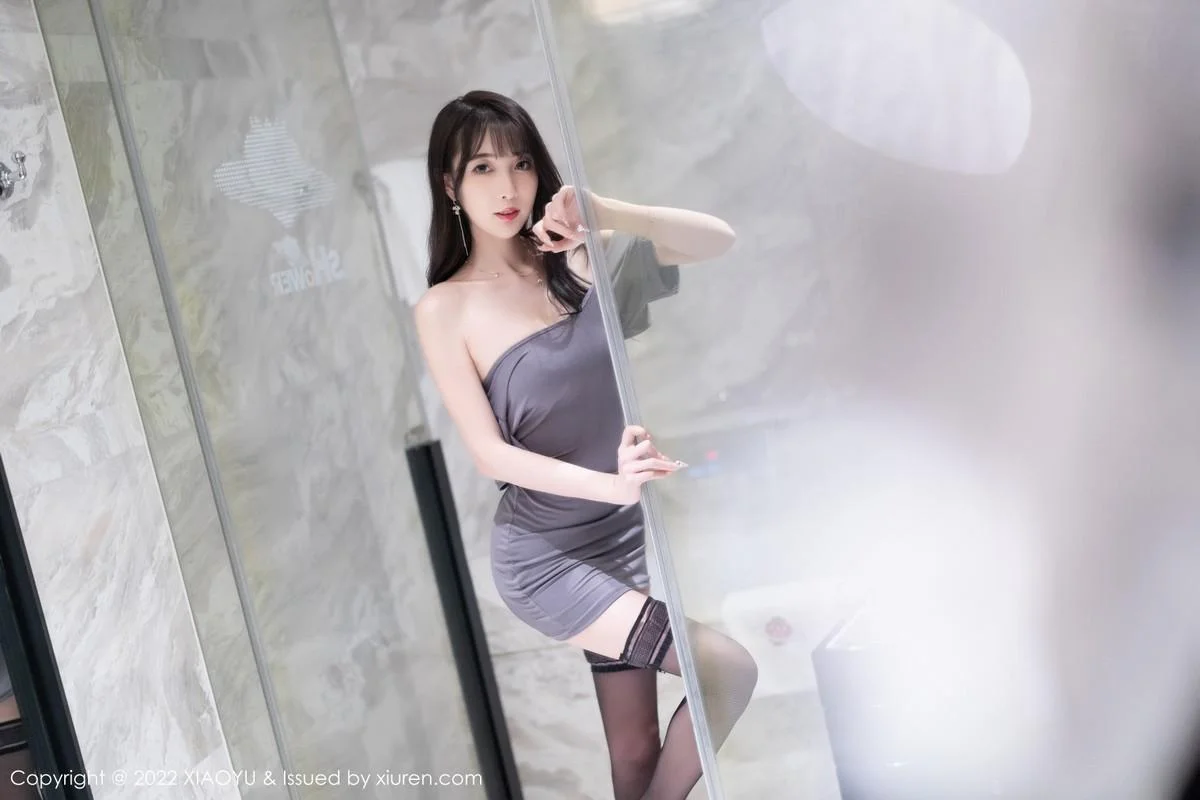 林星阑性感露肩灰色连衣短裙配黑丝袜秀曼妙身姿迷人写真 第 127 张