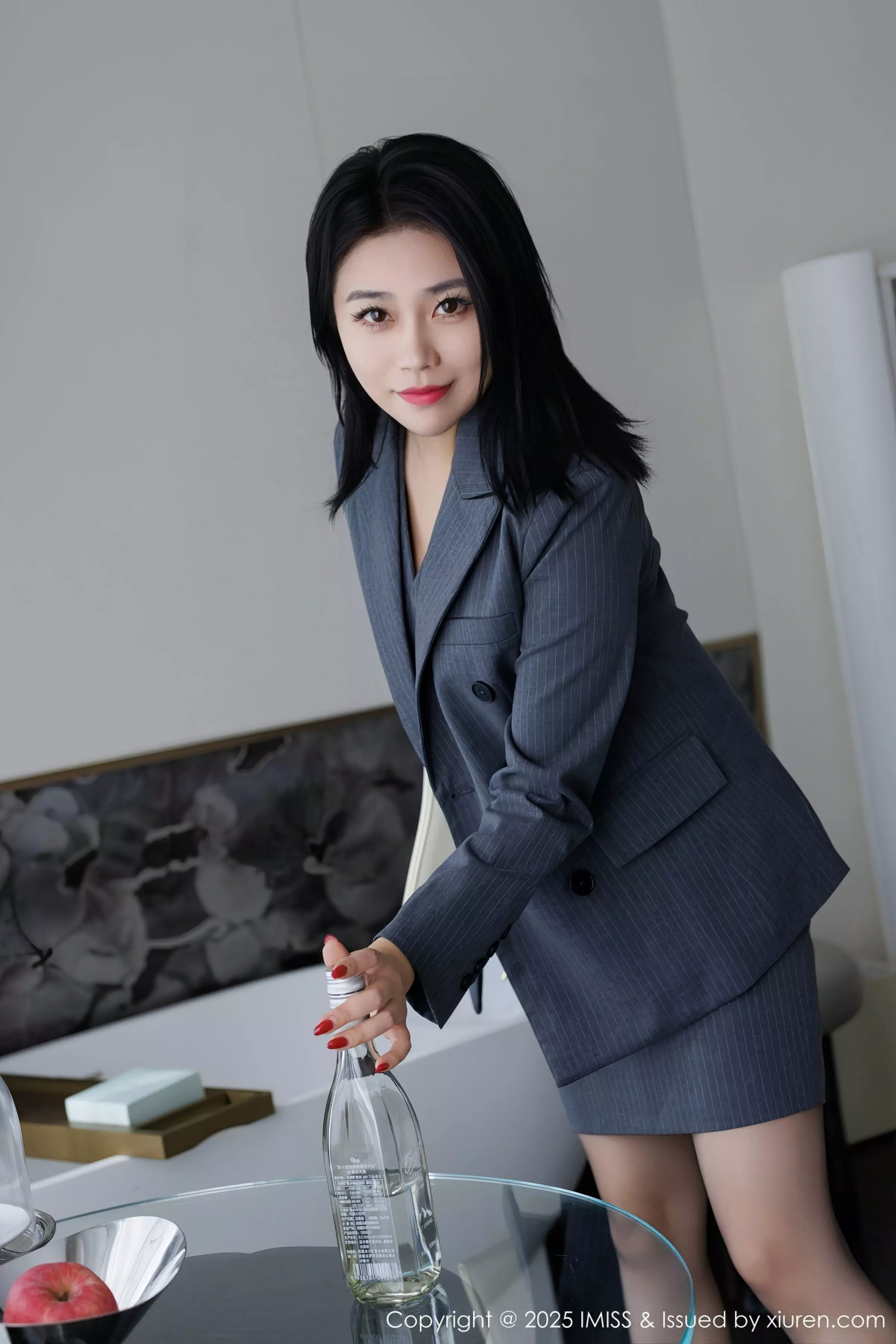 许诺Sabrina性感OL职业装露红色蕾丝内衣配超薄黑丝魅惑写真 第 30 张