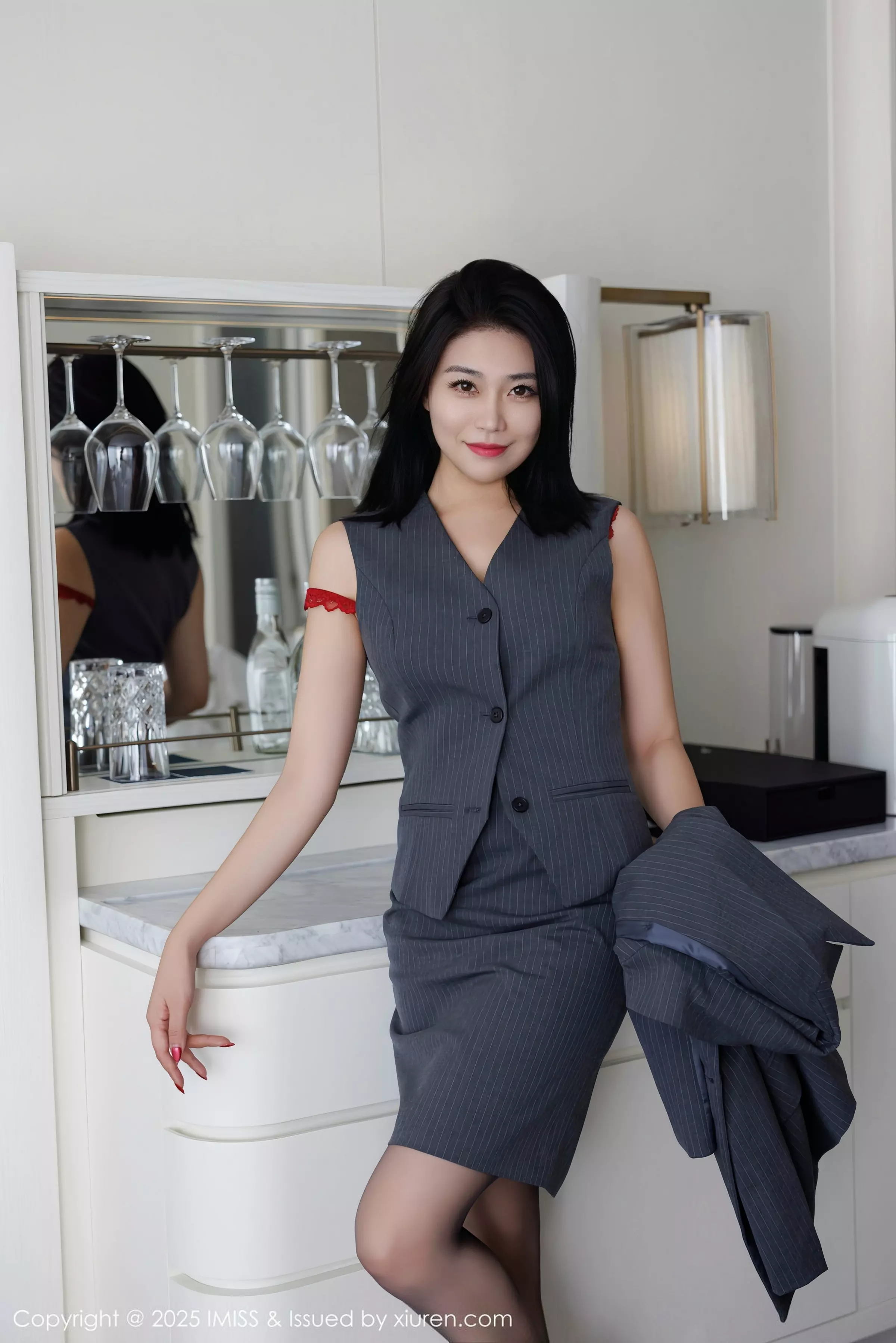 许诺Sabrina性感OL职业装露红色蕾丝内衣配超薄黑丝魅惑写真 第 54 张