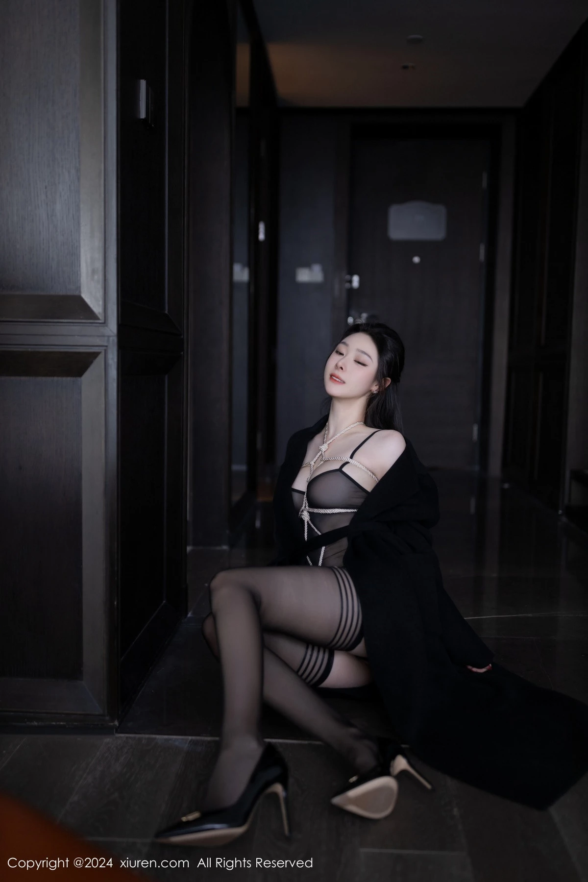 小逗逗性感黑色薄纱连体衣情趣捆绑秀惹火身材撩人绝美写真 第 10 张