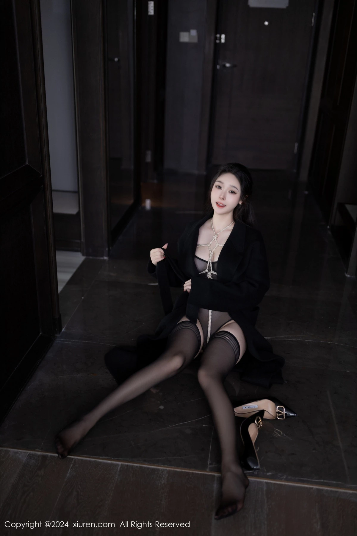 小逗逗性感黑色薄纱连体衣情趣捆绑秀惹火身材撩人绝美写真 第 12 张