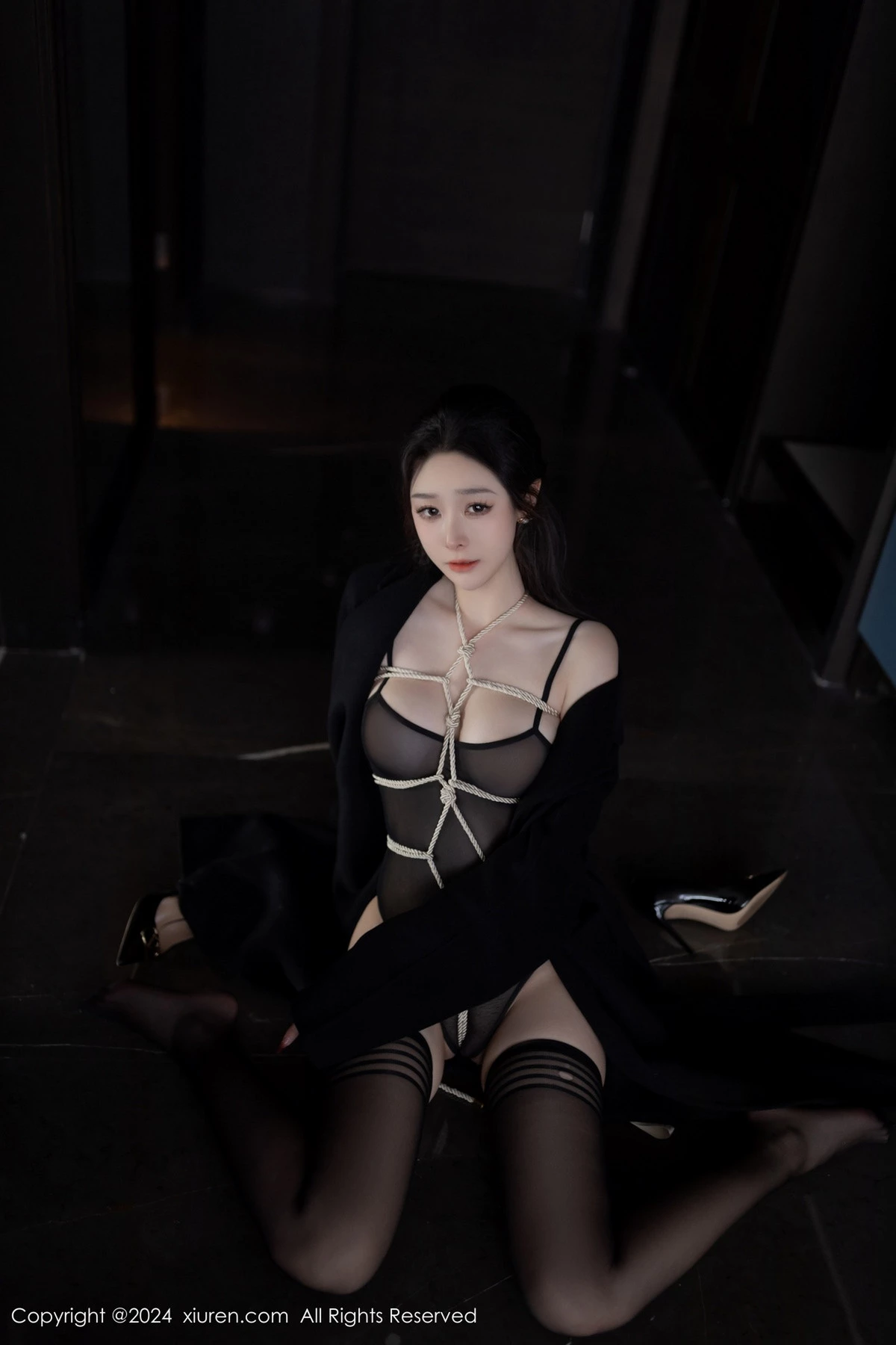 小逗逗性感黑色薄纱连体衣情趣捆绑秀惹火身材撩人绝美写真 第 17 张