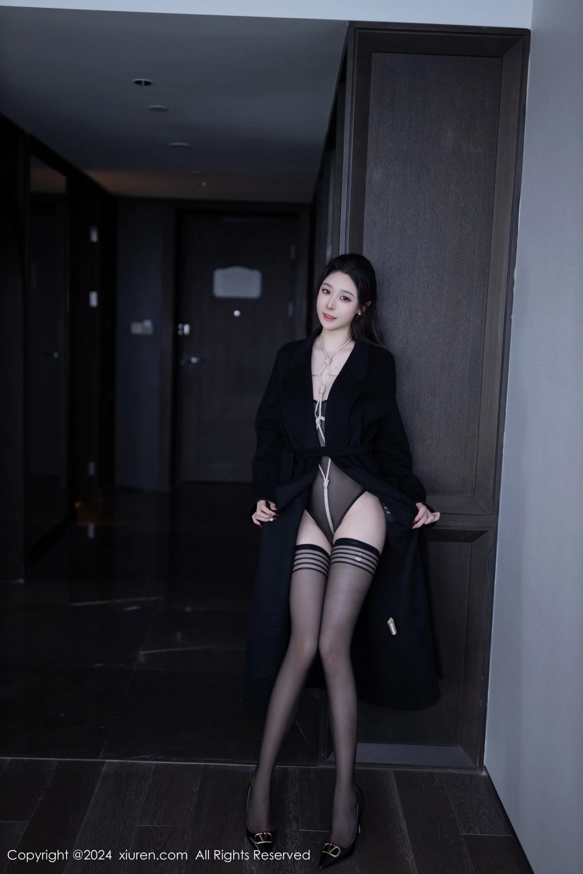 小逗逗性感黑色薄纱连体衣情趣捆绑秀惹火身材撩人绝美写真 第 8 张